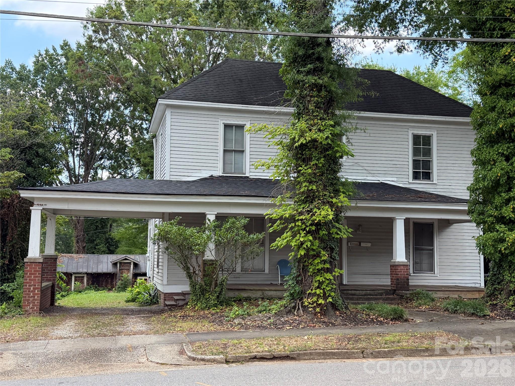 403 S Race Street Property Photo 1