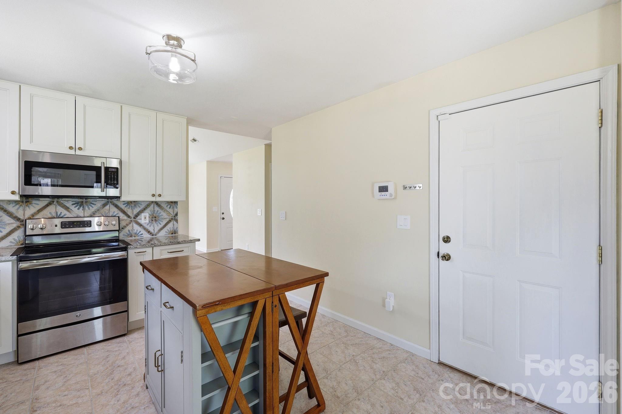 320 Meadowbrook Drive Property Photo 8