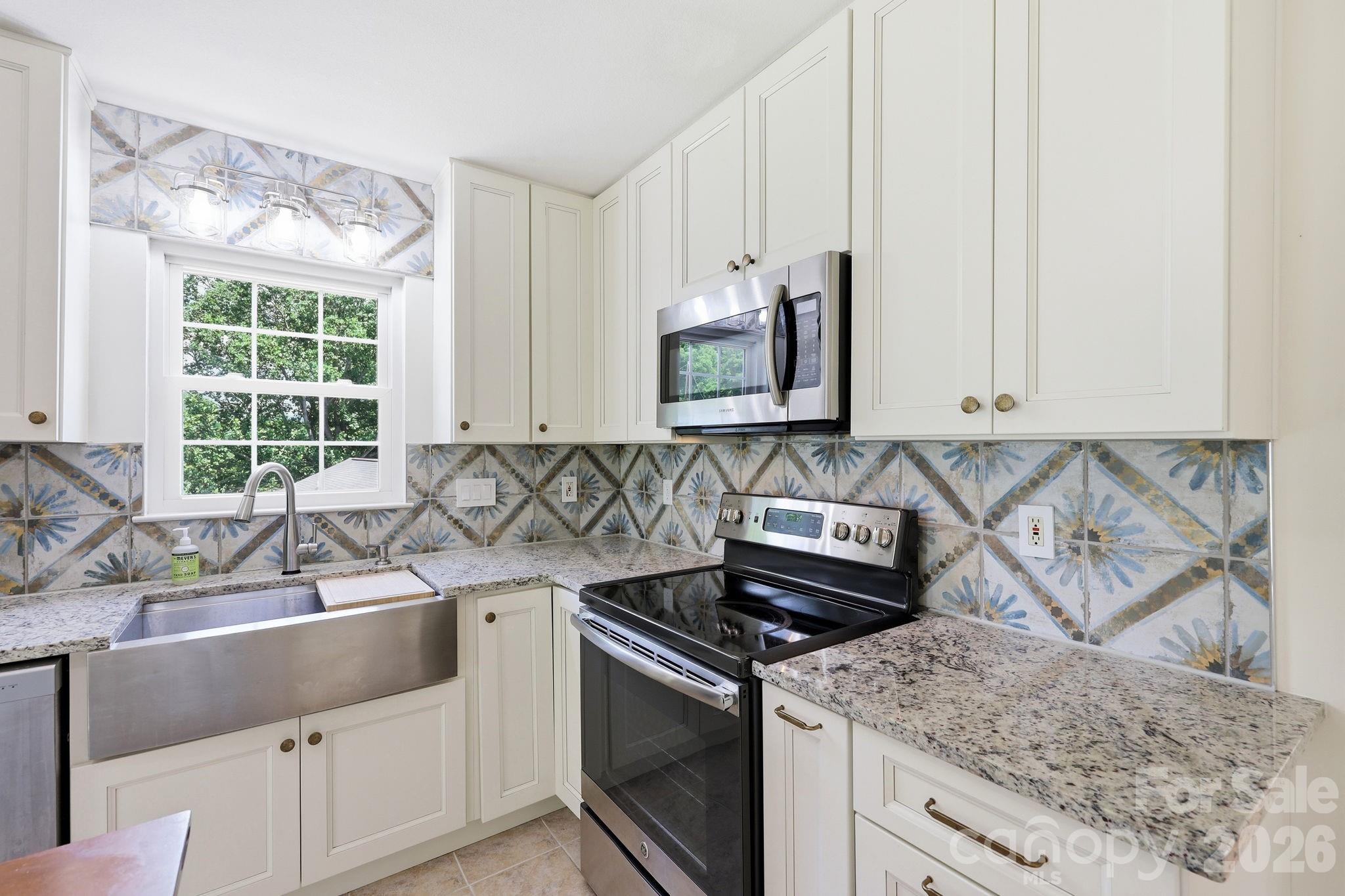 320 Meadowbrook Drive Property Photo 10
