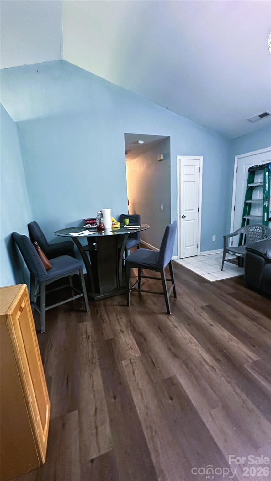5113 Milhaven Lane Property Photo 3