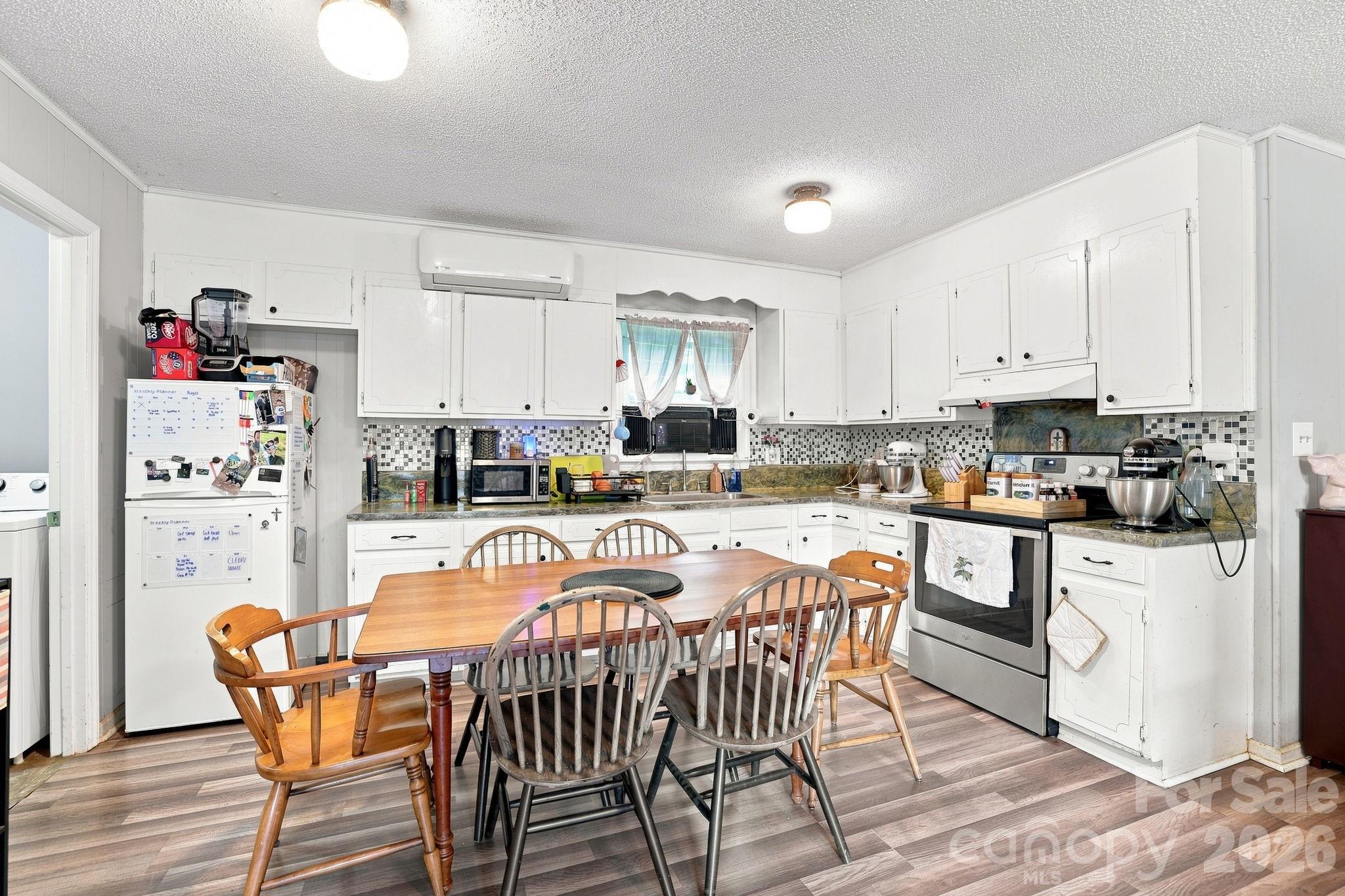 4204 Homeplace Drive Property Photo 6