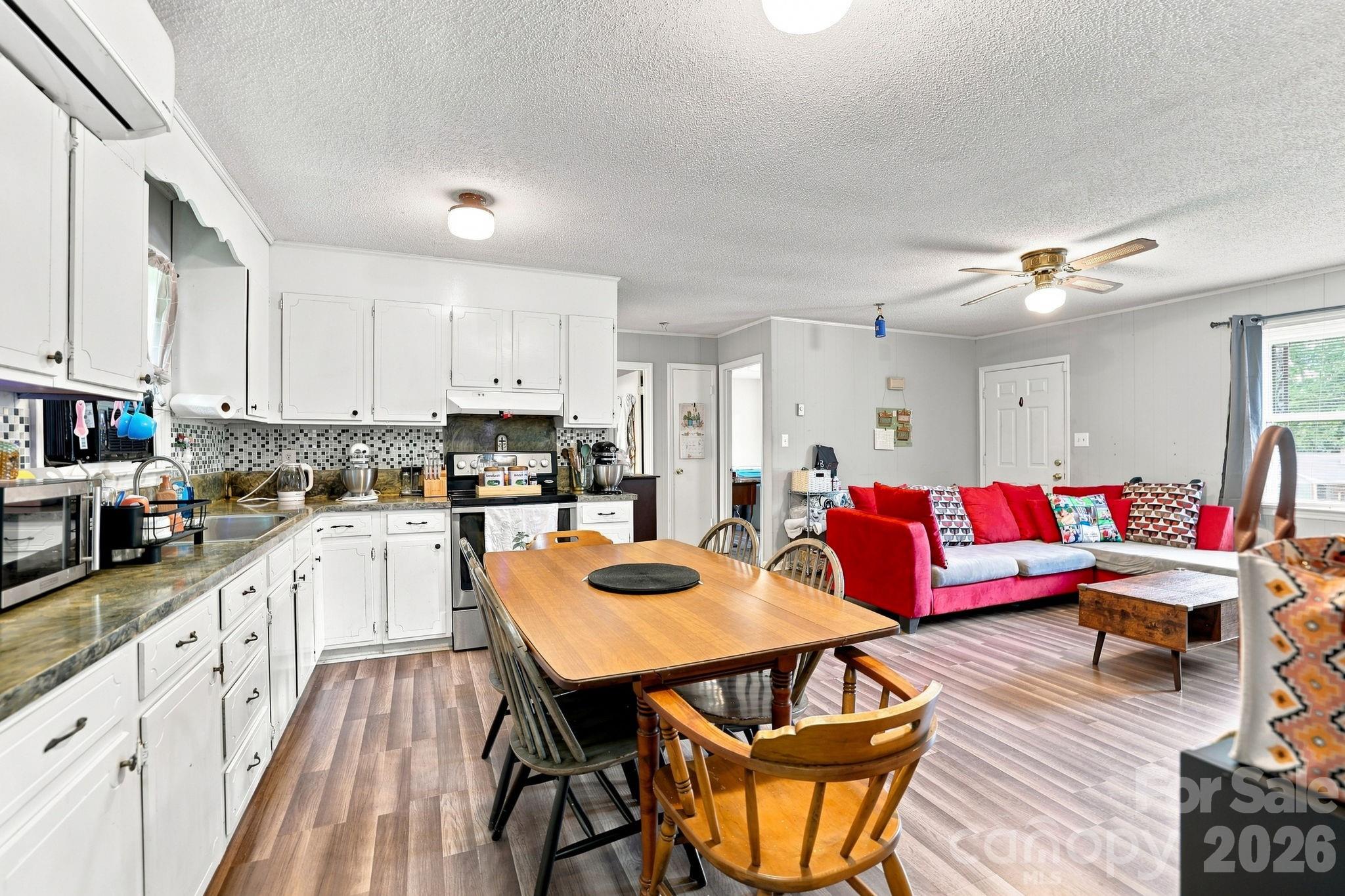 4204 Homeplace Drive Property Photo 8