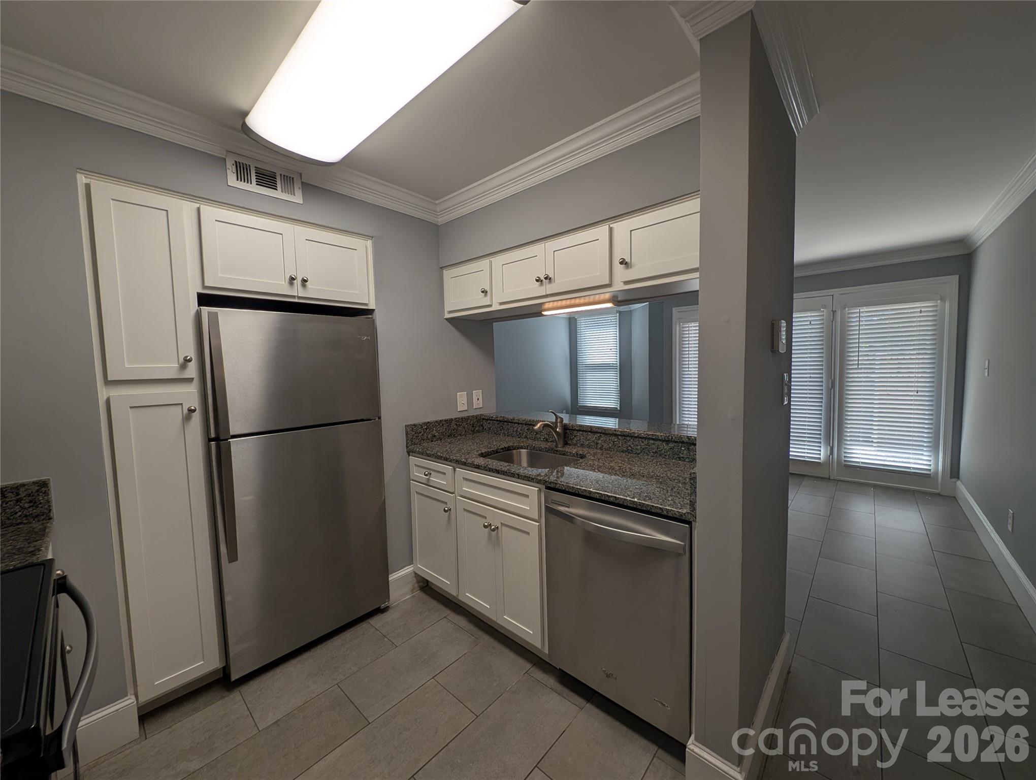 306 S Cedar Street 6 Property Photo 2
