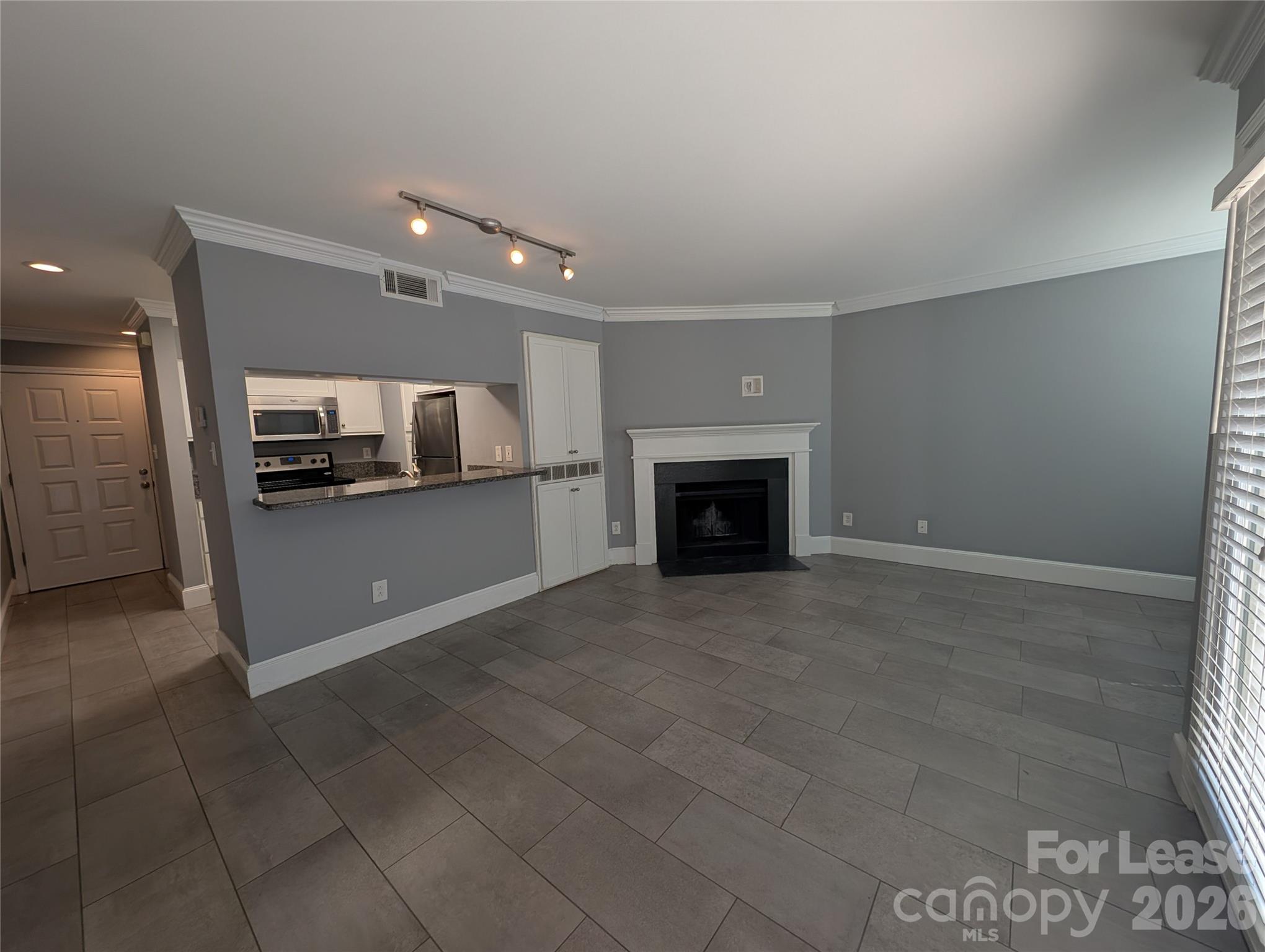 306 S Cedar Street 6 Property Photo 4