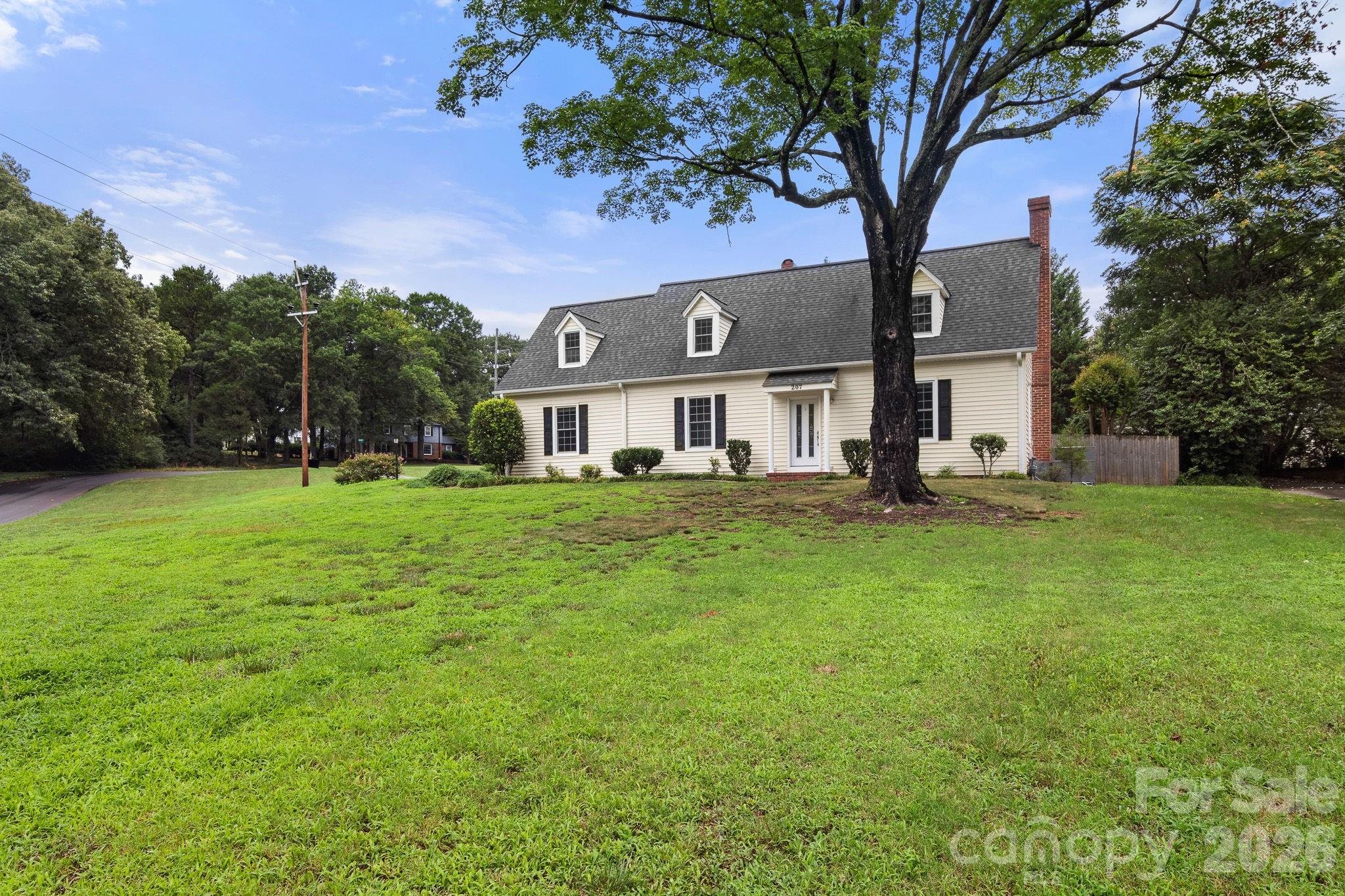 207 Edgemont Drive Property Photo 2