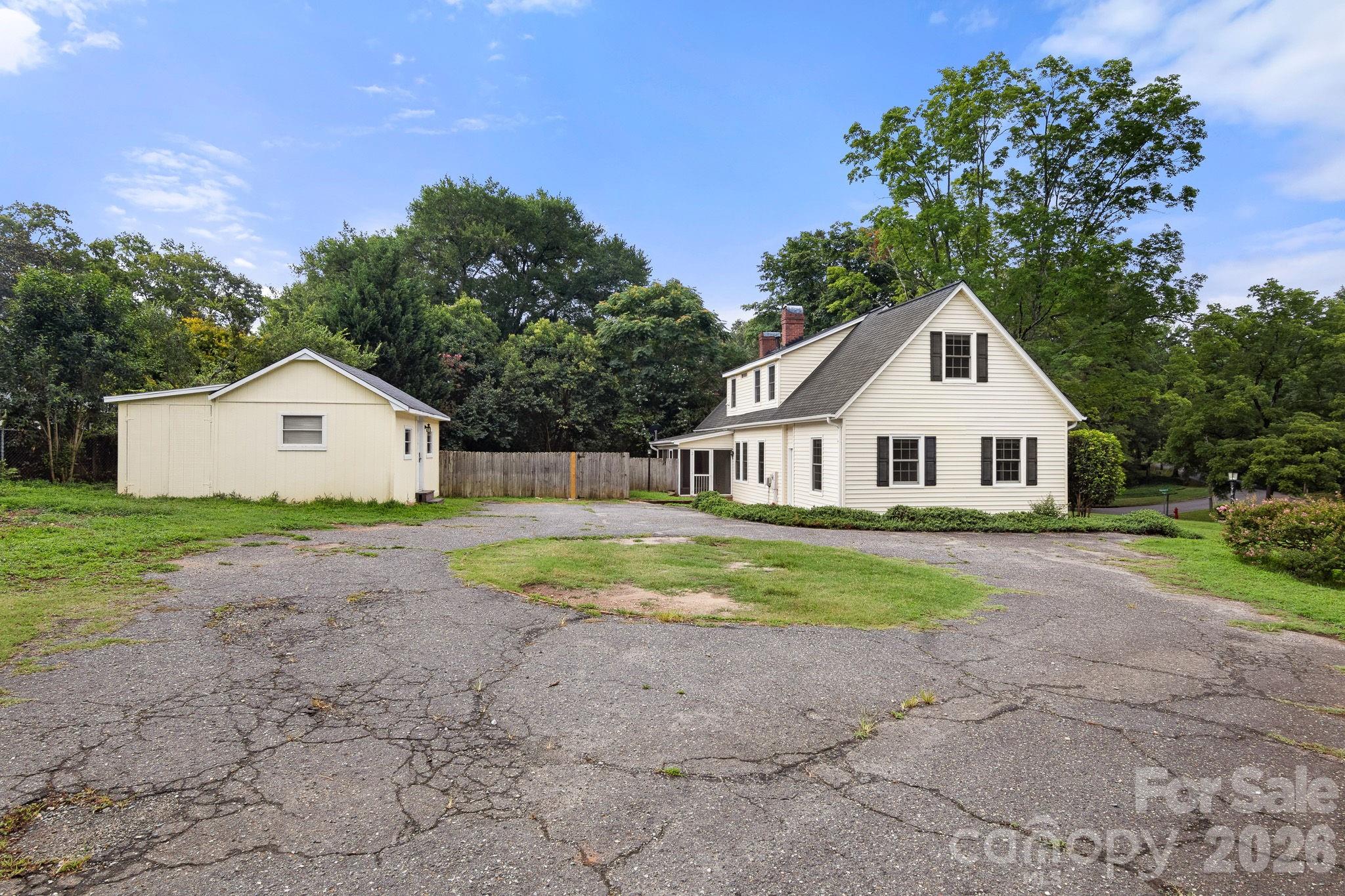 207 Edgemont Drive Property Photo 3