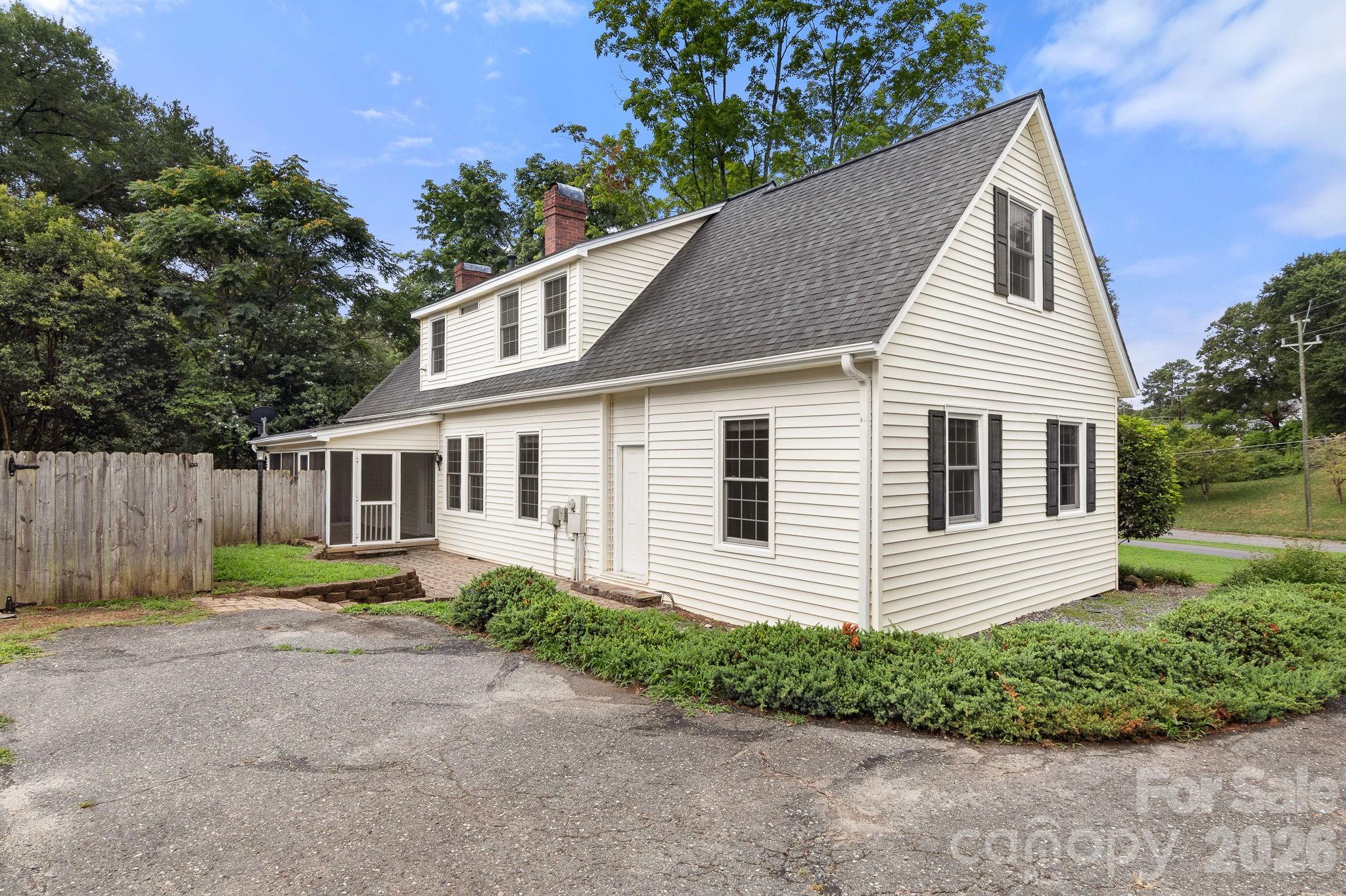 207 Edgemont Drive Property Photo 4