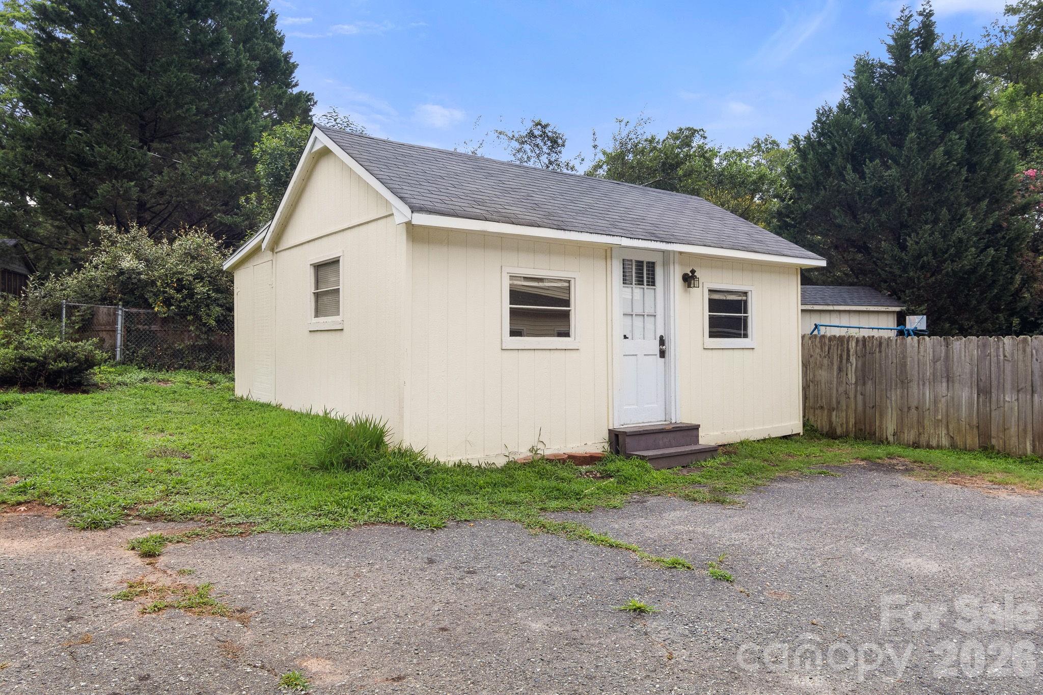 207 Edgemont Drive Property Photo 5