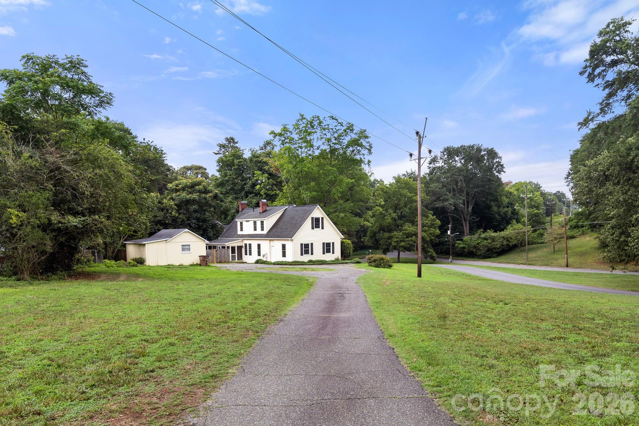207 Edgemont Drive Property Photo 6