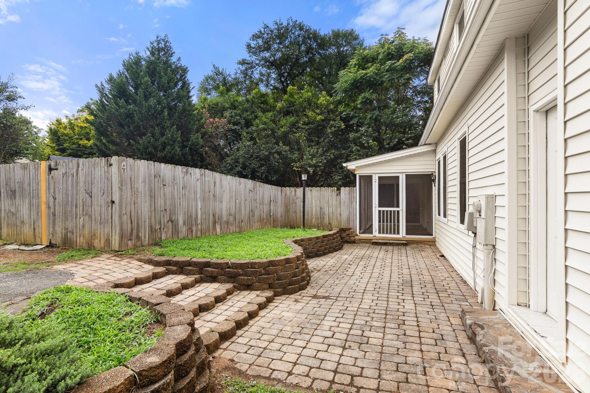 207 Edgemont Drive Property Photo 7