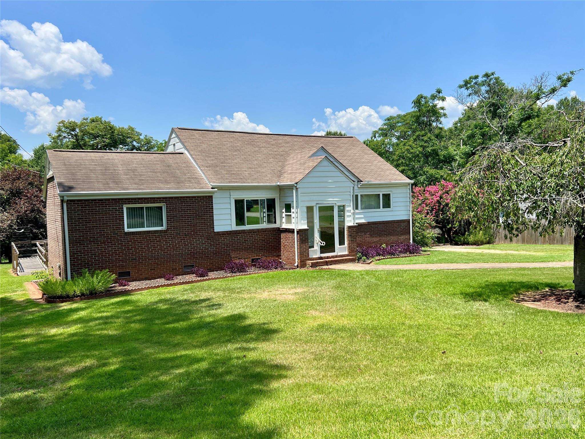 2307 Mclean Street Property Photo 4