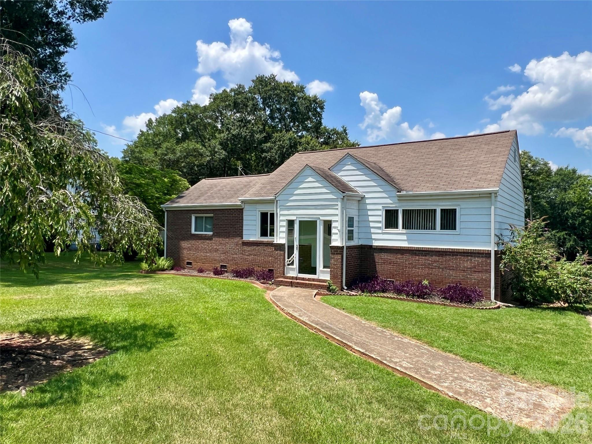 2307 Mclean Street Property Photo 5