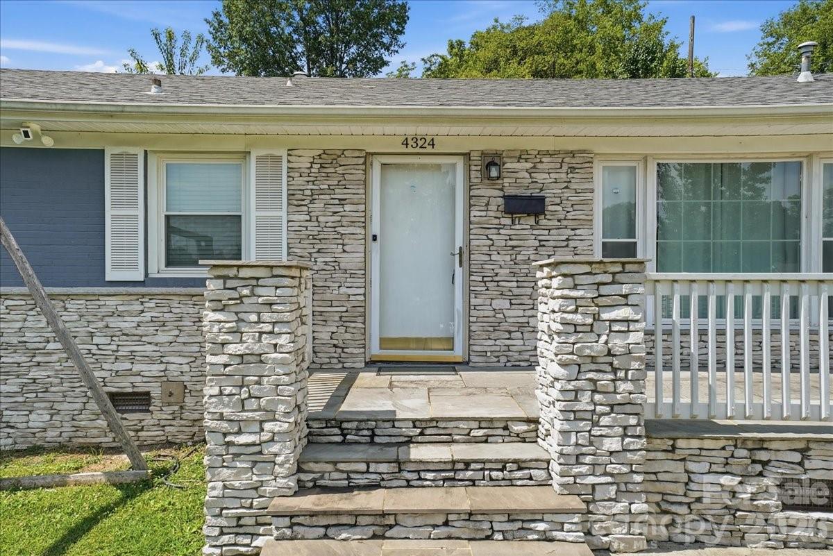 4324 Hidden Valley Road Property Photo 5