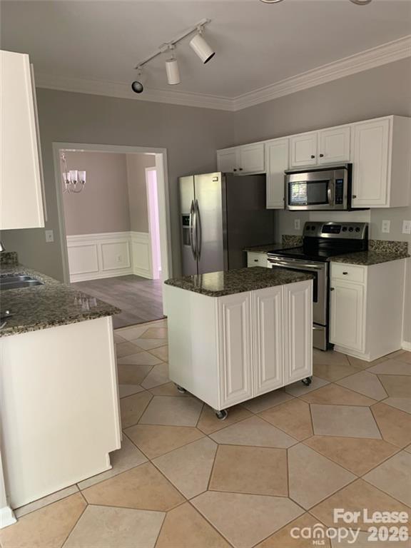 7010 Duchamp Drive Property Photo 10