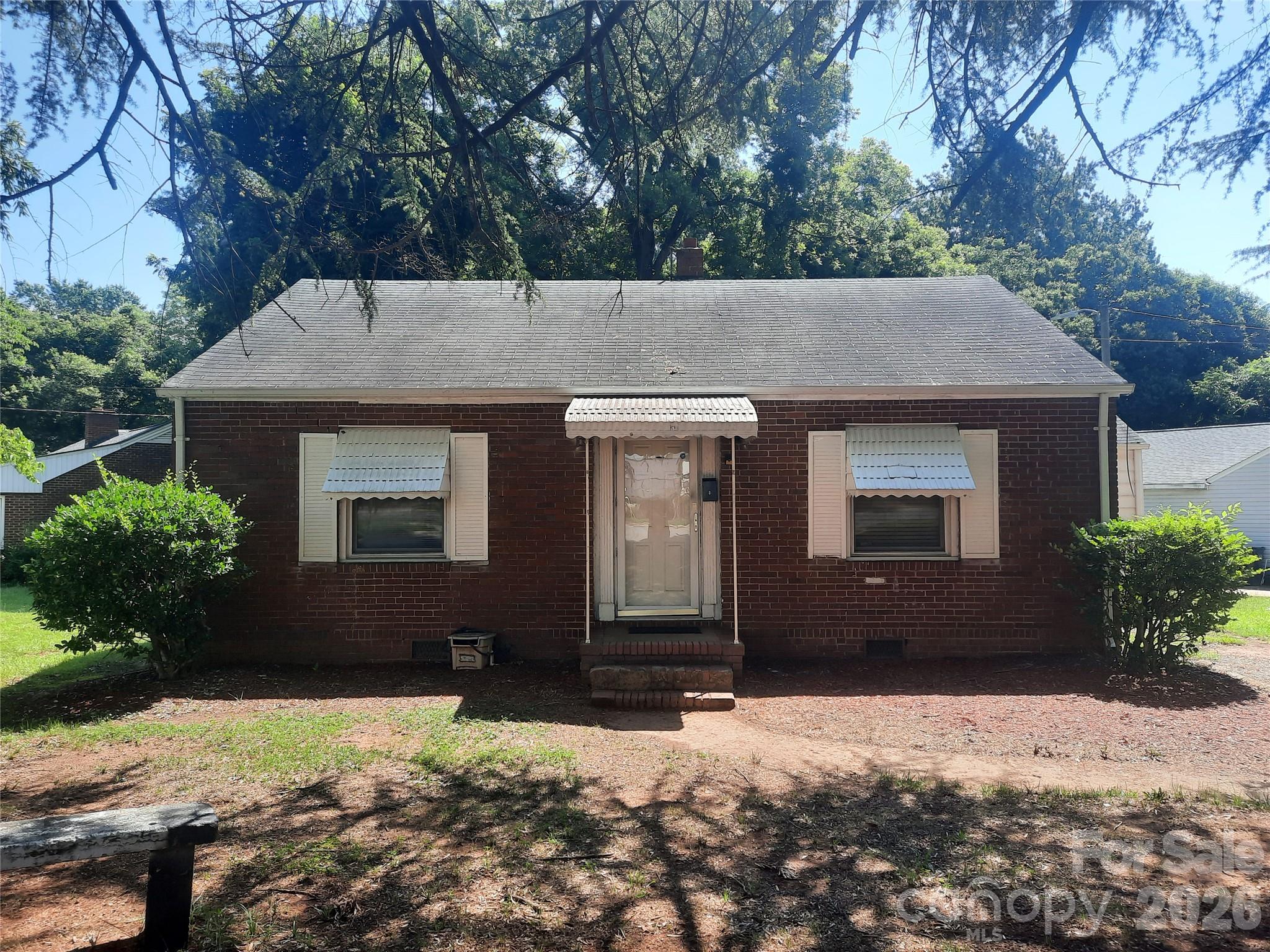 534 W 28th Street Property Photo 1