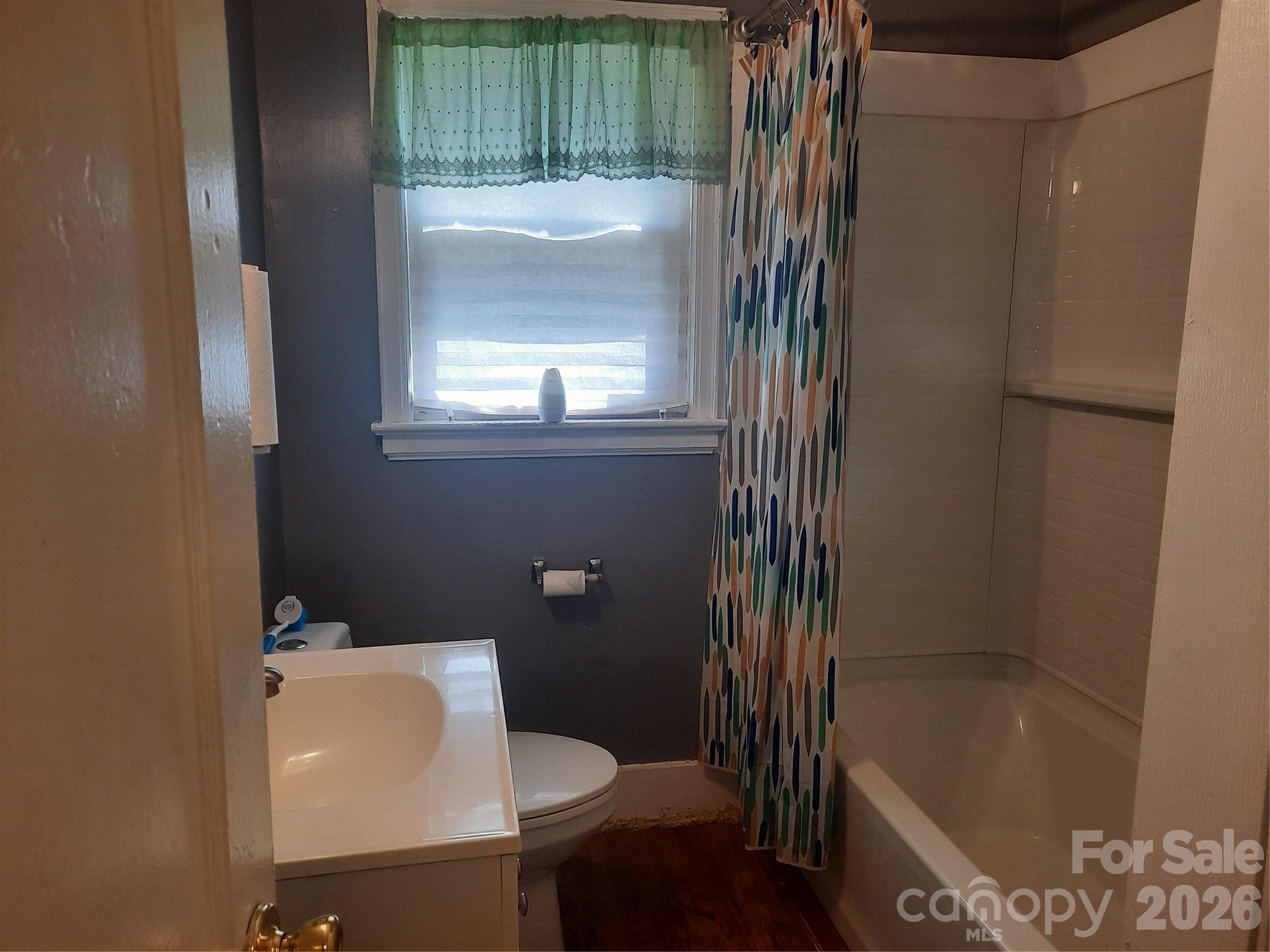 534 W 28th Street Property Photo 8