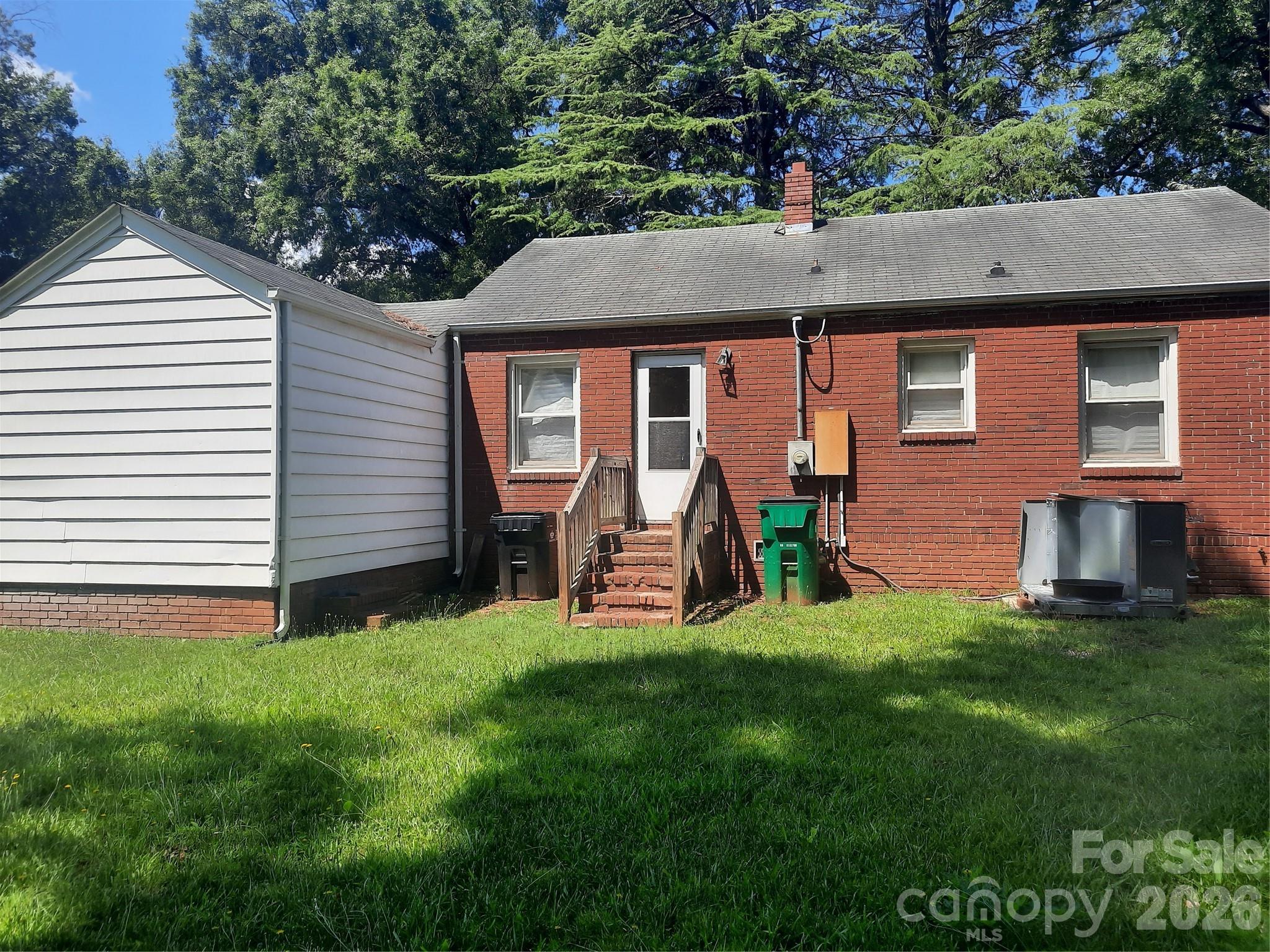 534 W 28th Street Property Photo 14