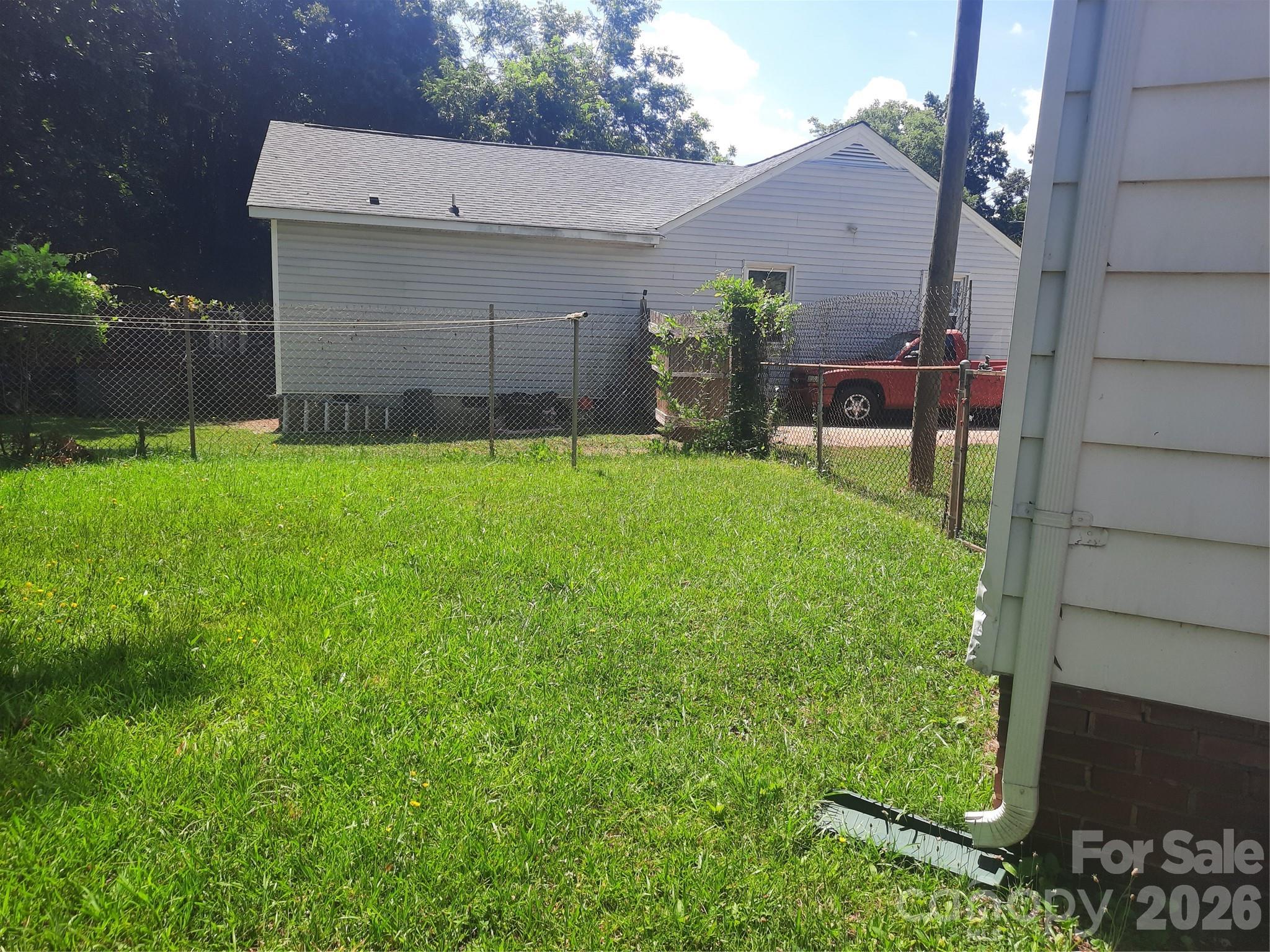 534 W 28th Street Property Photo 15