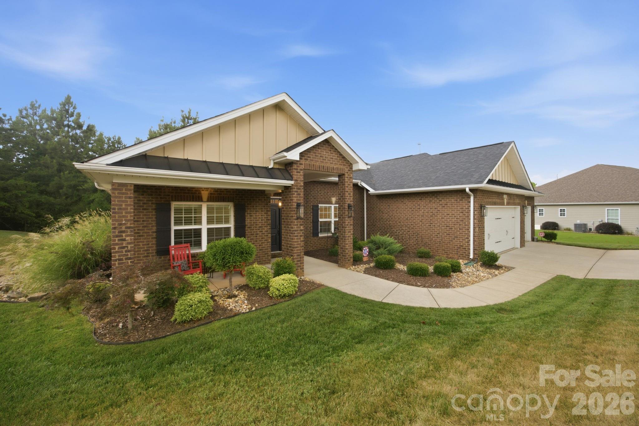 193 Hunters Hill Drive Property Photo 1