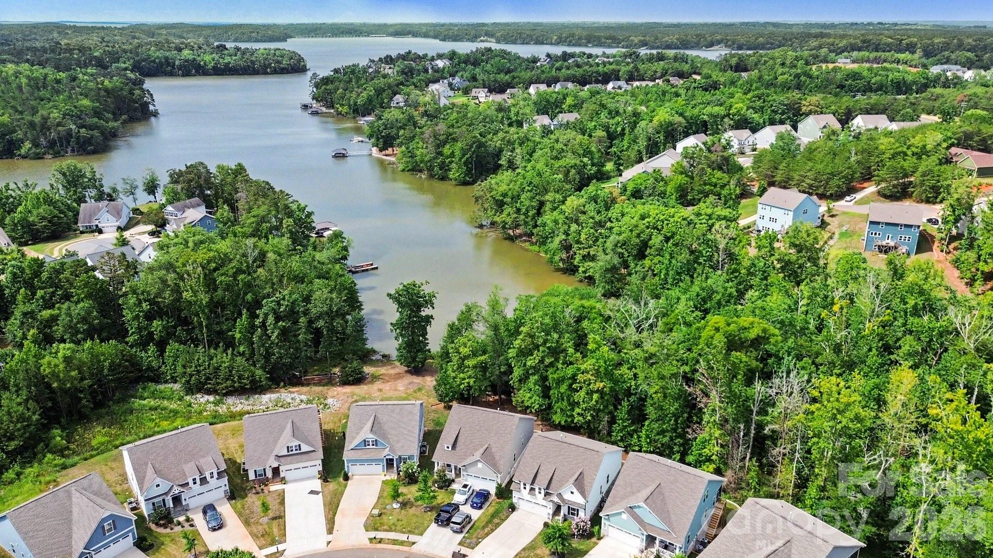 24562 Blue Heron Circle Property Photo 1