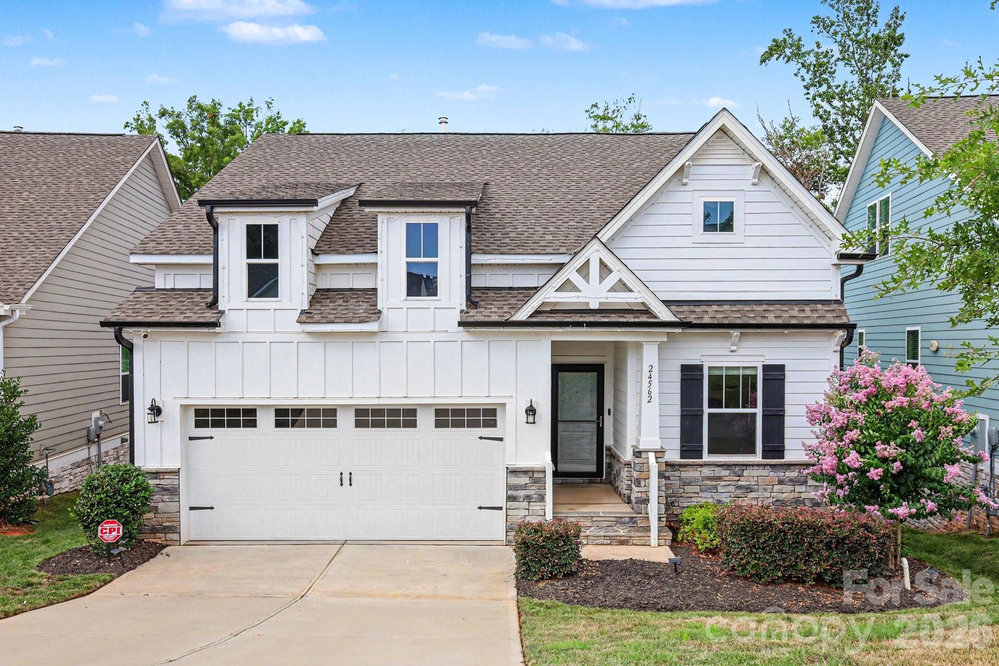 24562 Blue Heron Circle Property Photo 3