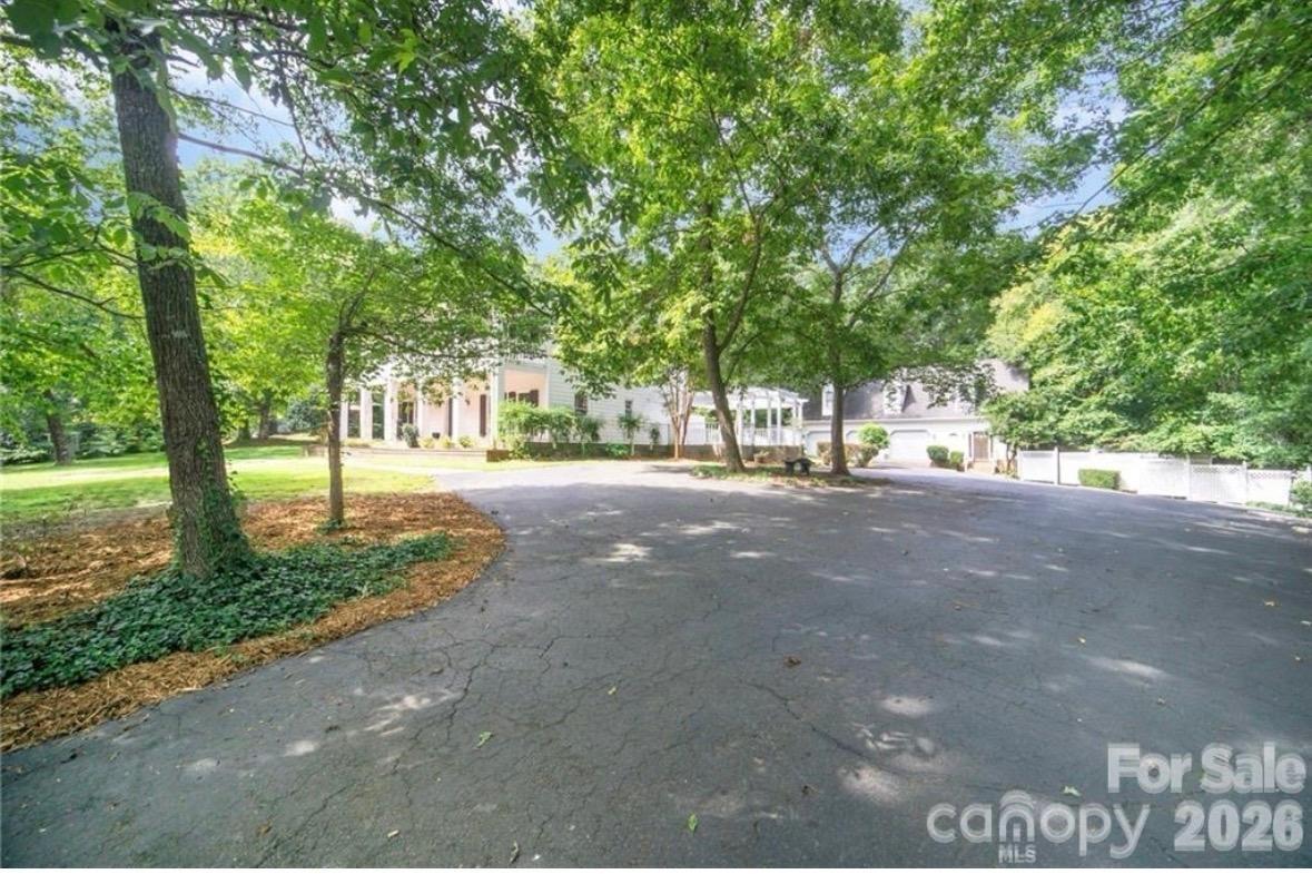 9124 S Providence Road Property Photo 4