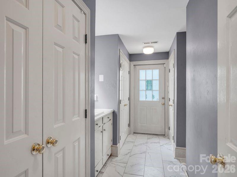 9124 S Providence Road Property Photo 30