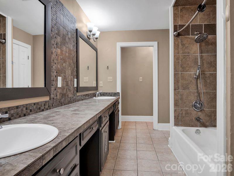 9124 S Providence Road Property Photo 38