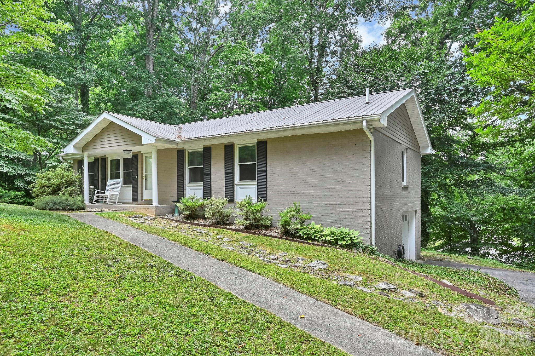 222 Timberlane Drive Property Photo 1