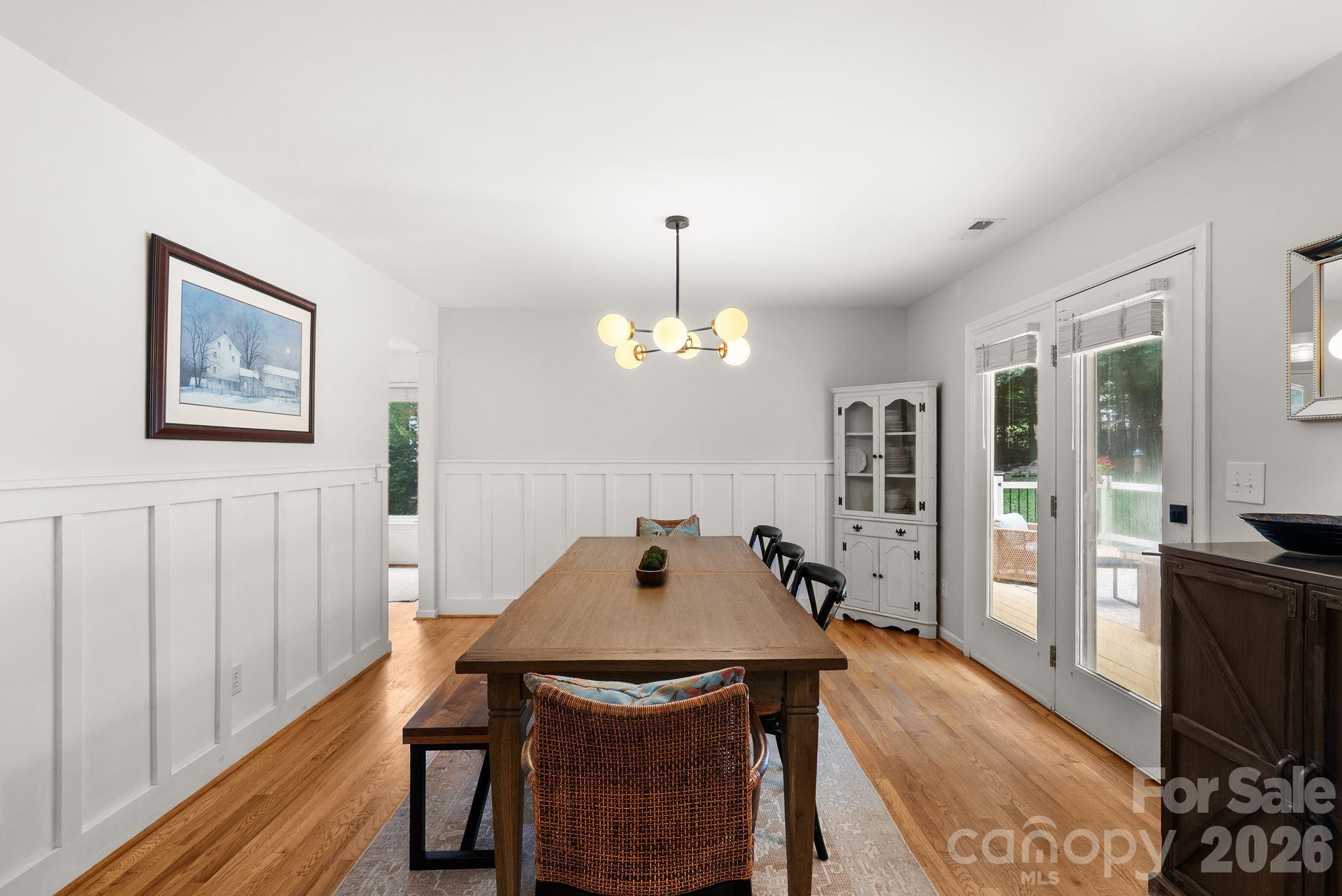 239 Windsor Forest Circle Property Photo 7