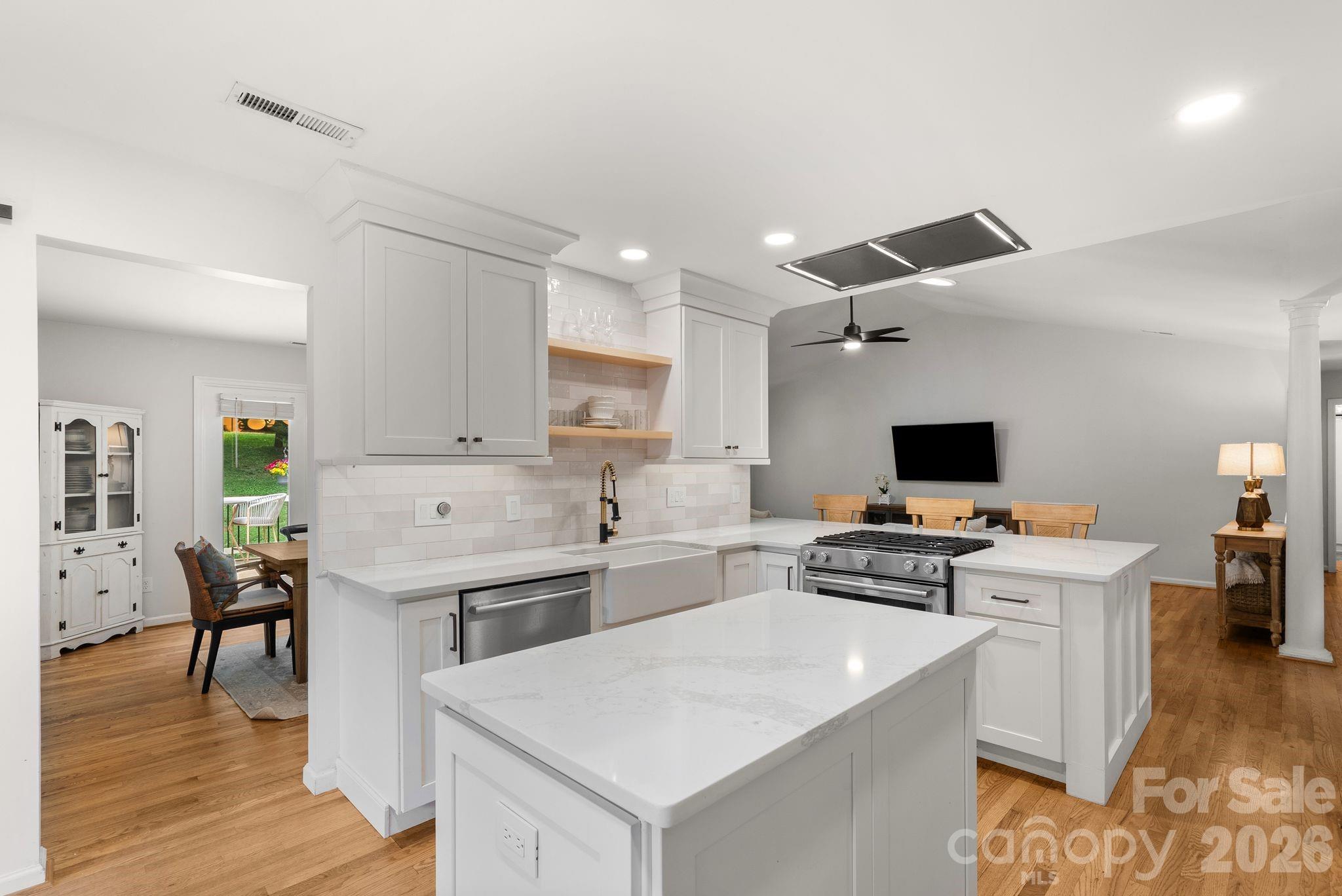 239 Windsor Forest Circle Property Photo 8
