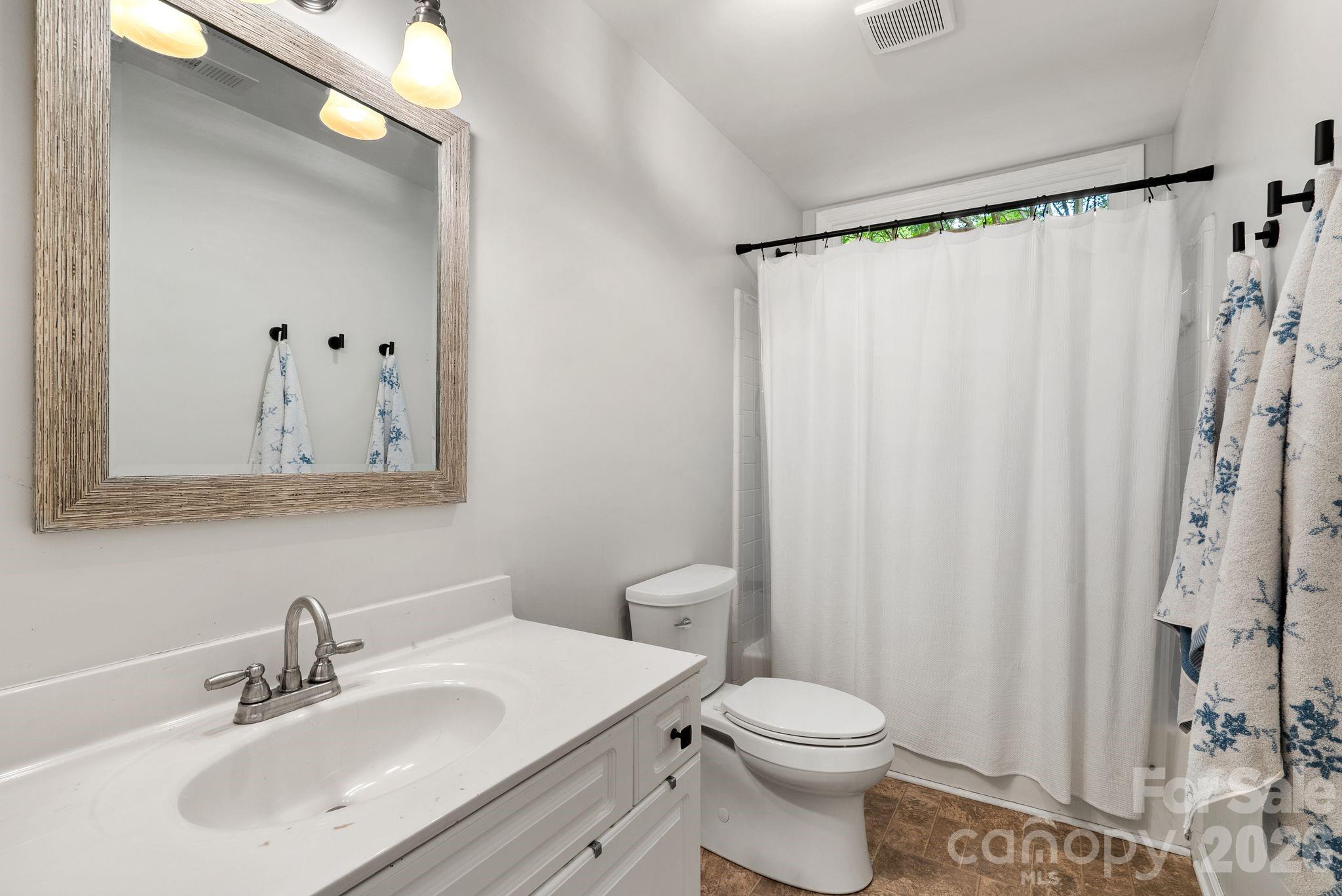 239 Windsor Forest Circle Property Photo 14