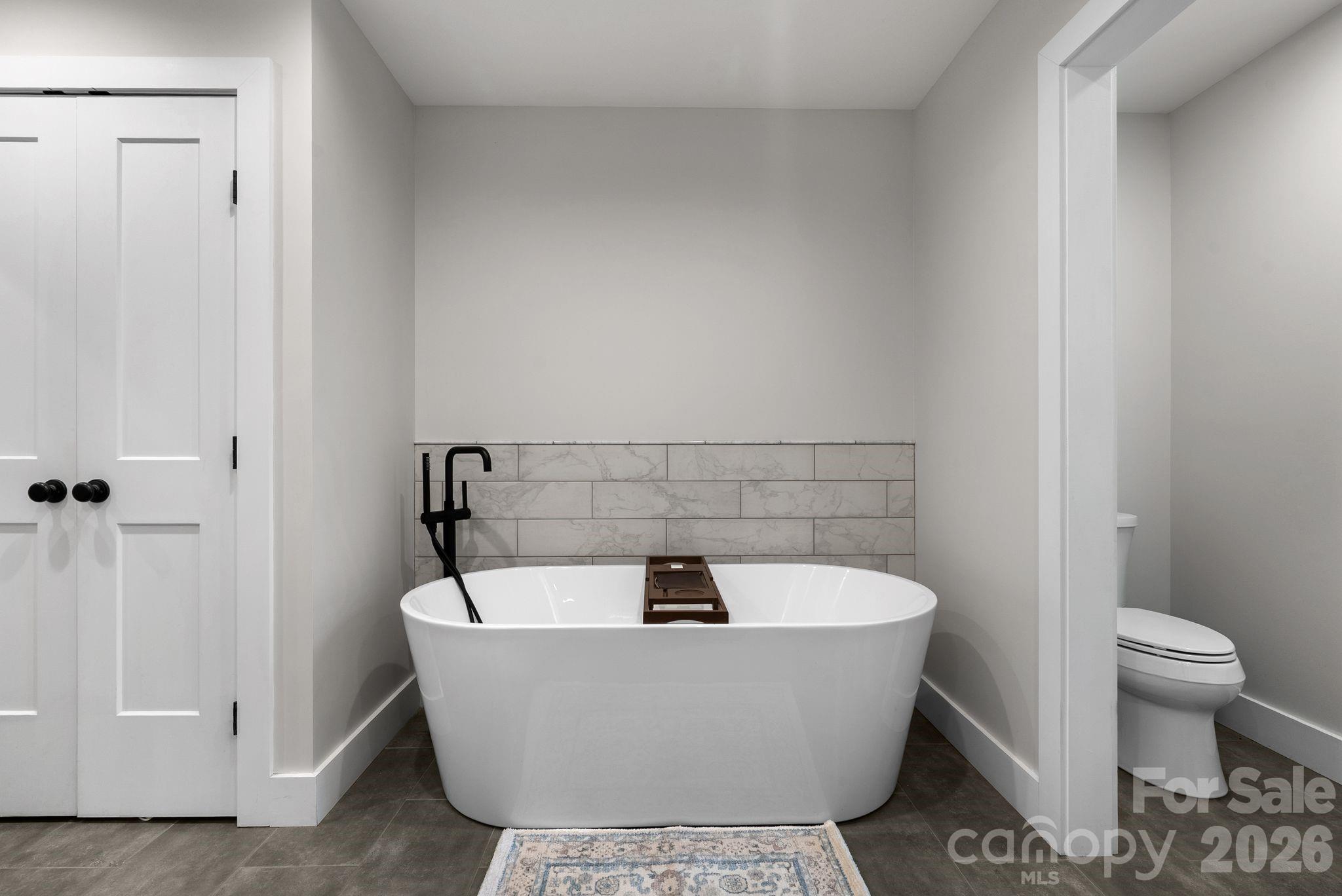239 Windsor Forest Circle Property Photo 18