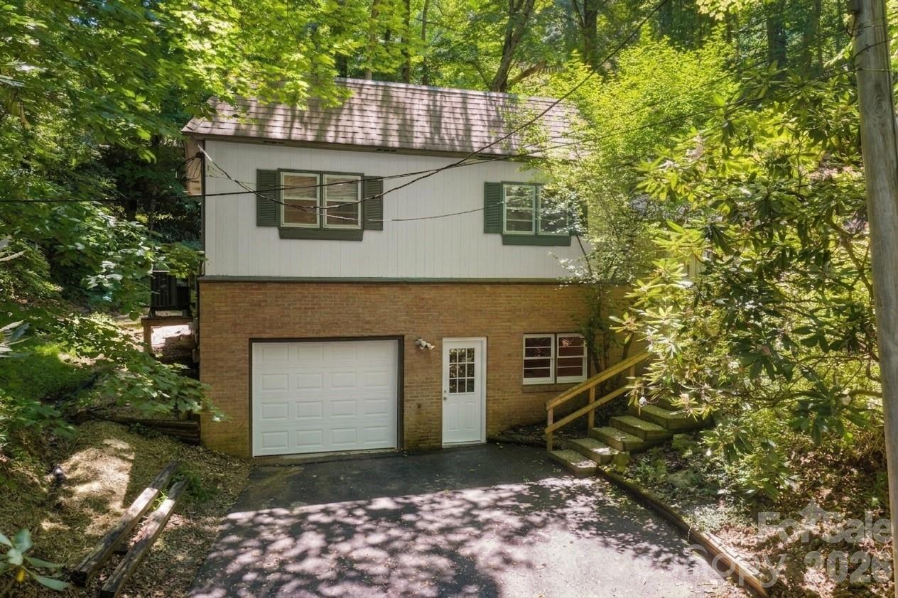 121 Horseshoe Drive Property Photo 2