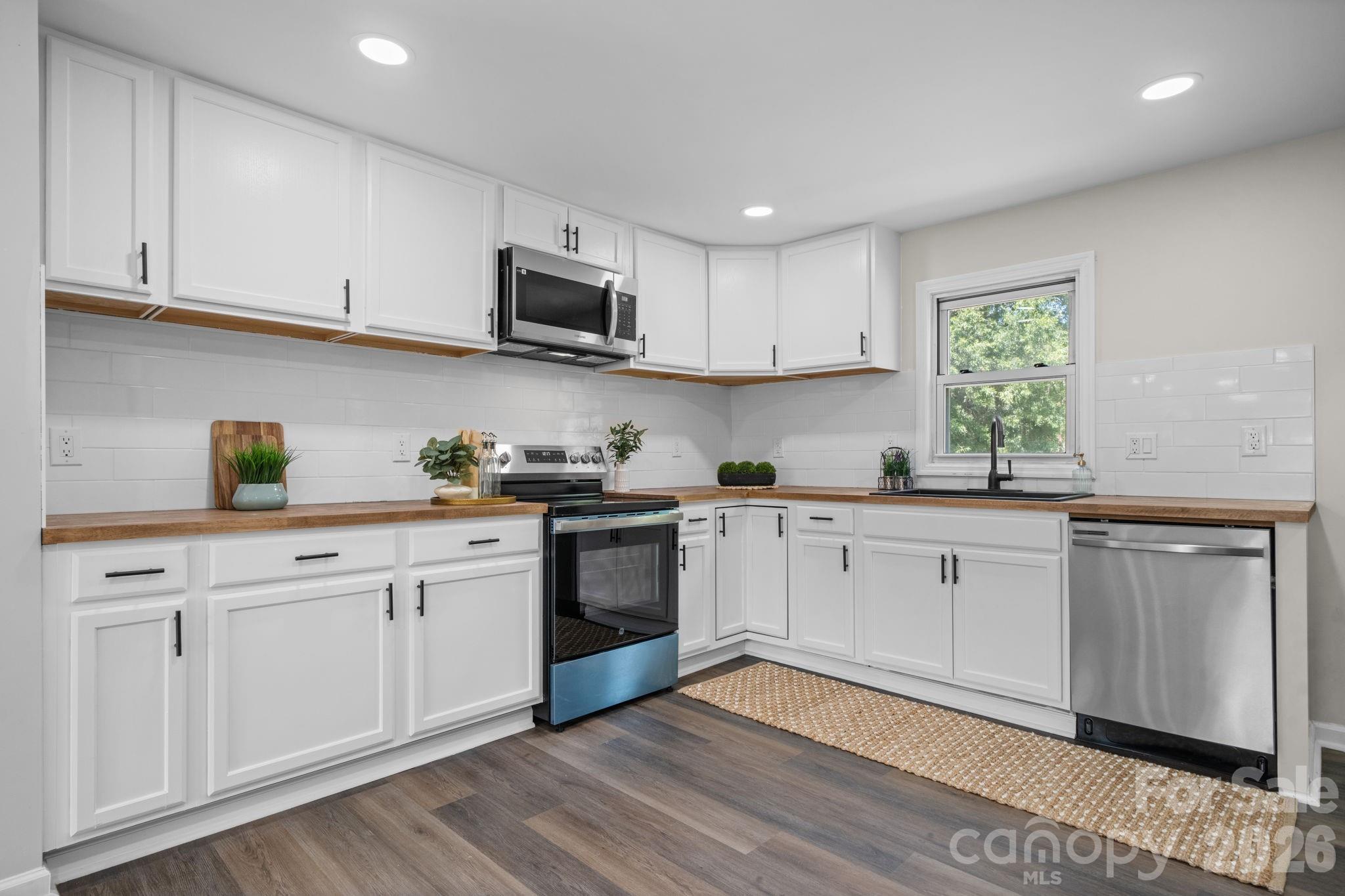 3028 Morganton Boulevard Property Photo 3