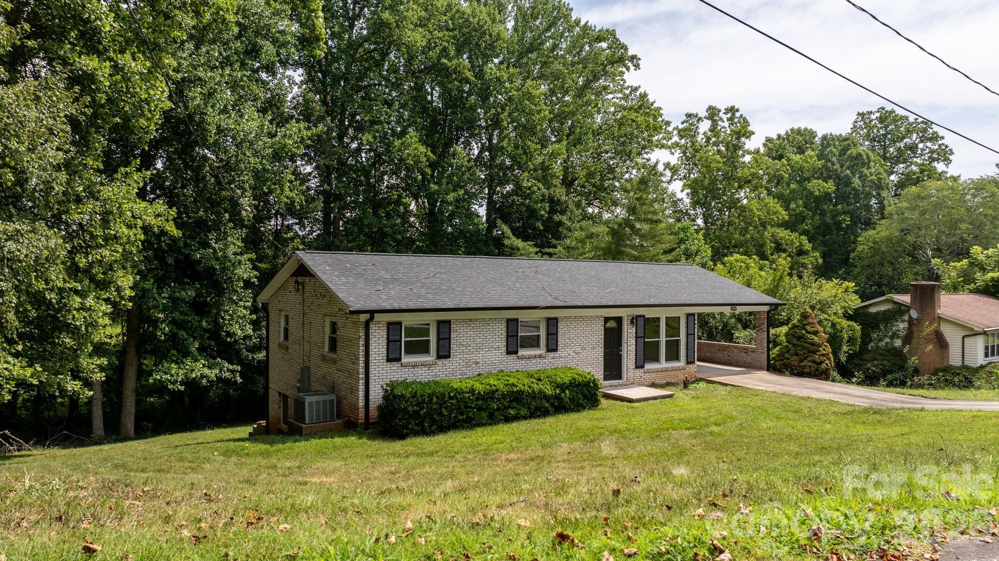 2428 Cedar Valley Drive Property Photo 2