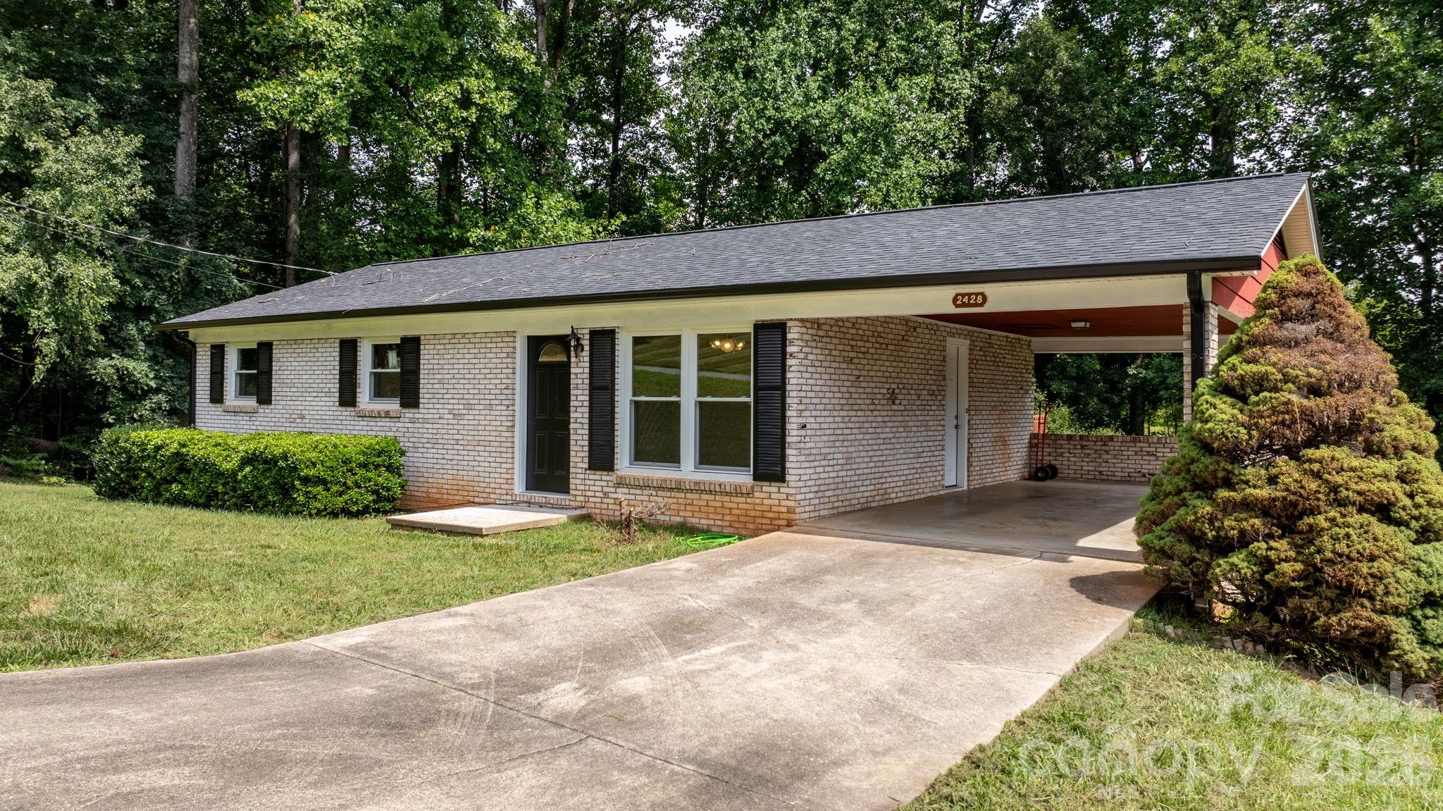 2428 Cedar Valley Drive Property Photo 3
