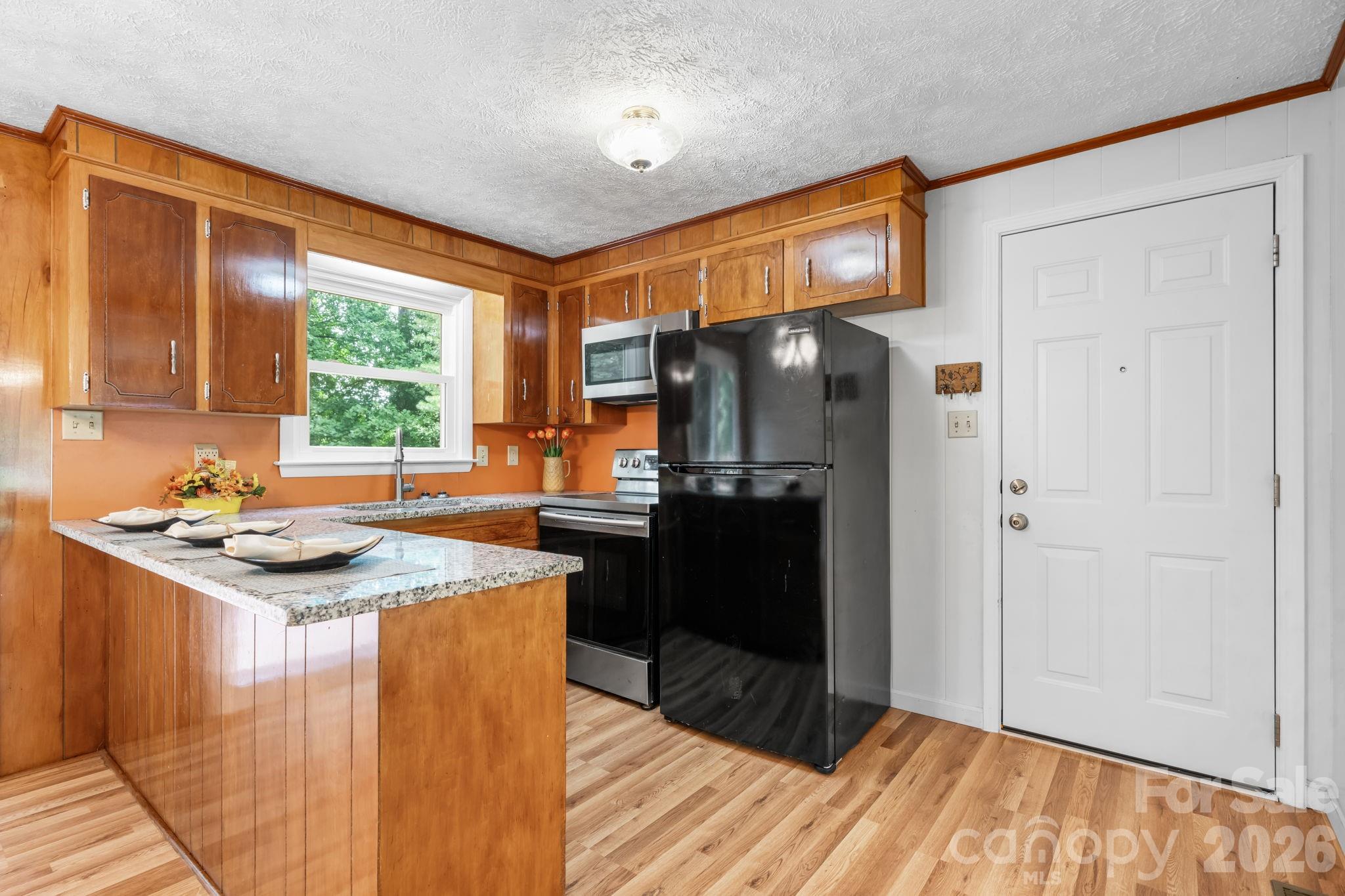 2428 Cedar Valley Drive Property Photo 4
