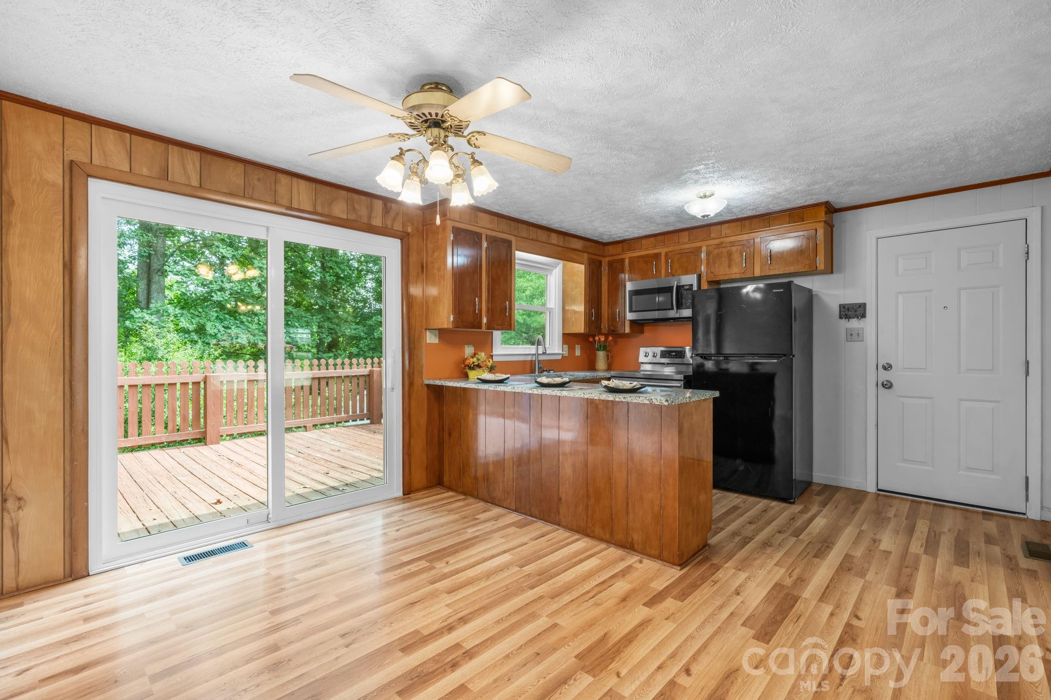 2428 Cedar Valley Drive Property Photo 6