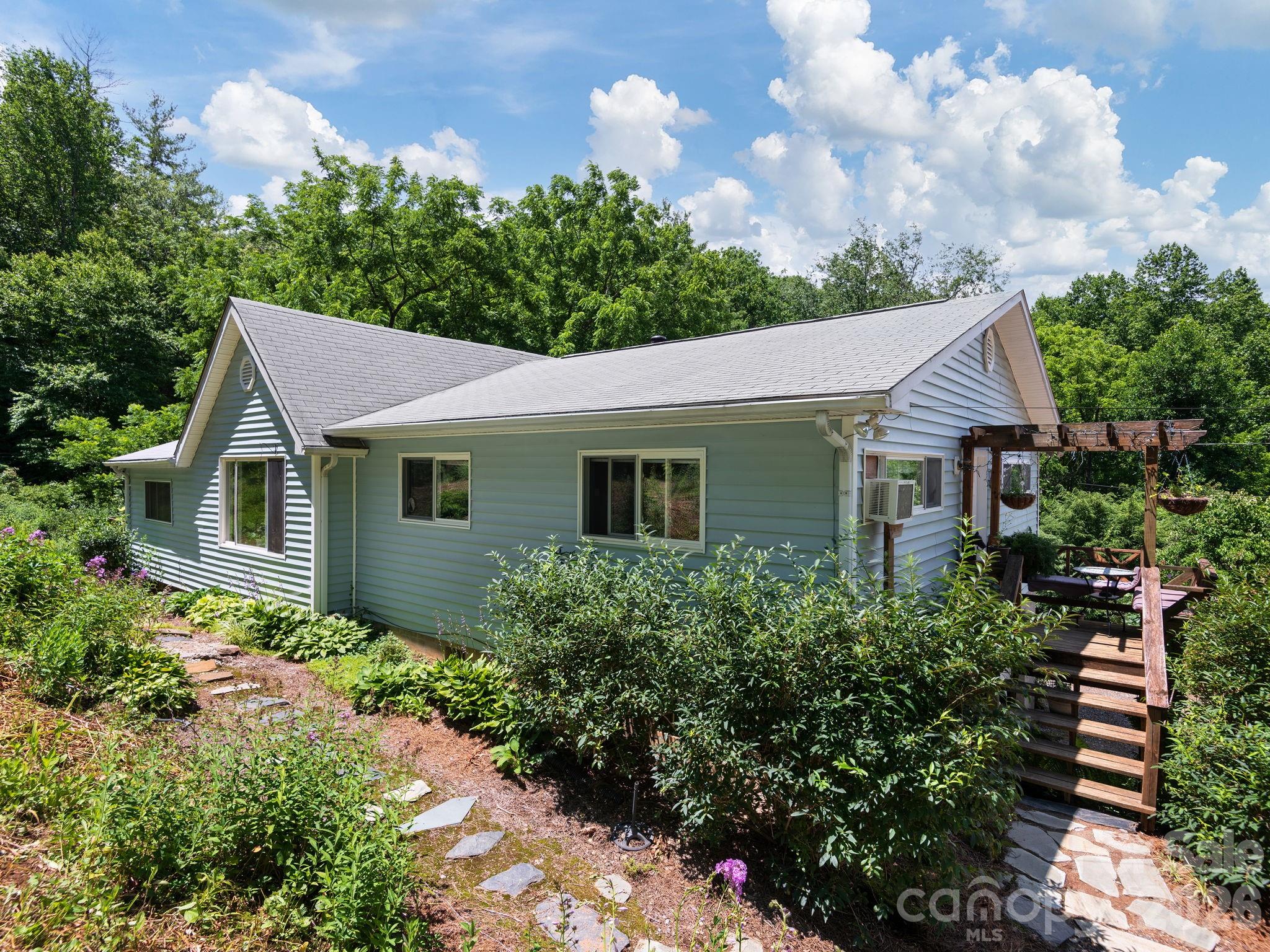 46 Perennial Ridge Property Photo 5