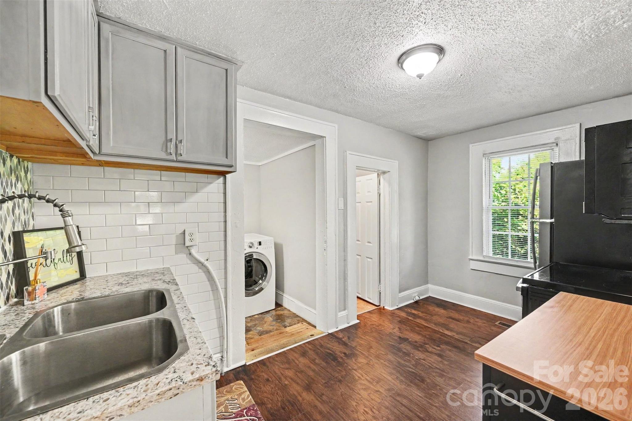 1309 Dearborn Avenue Property Photo 14