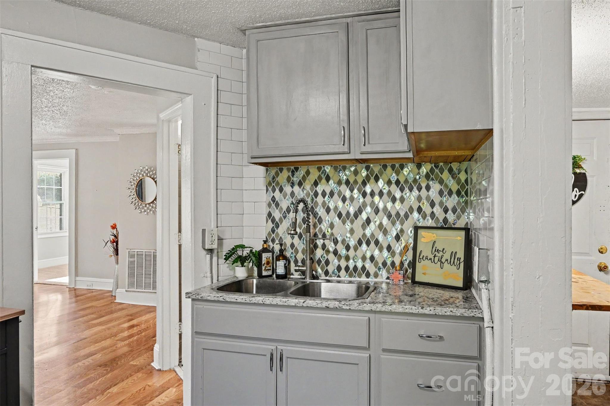 1309 Dearborn Avenue Property Photo 17