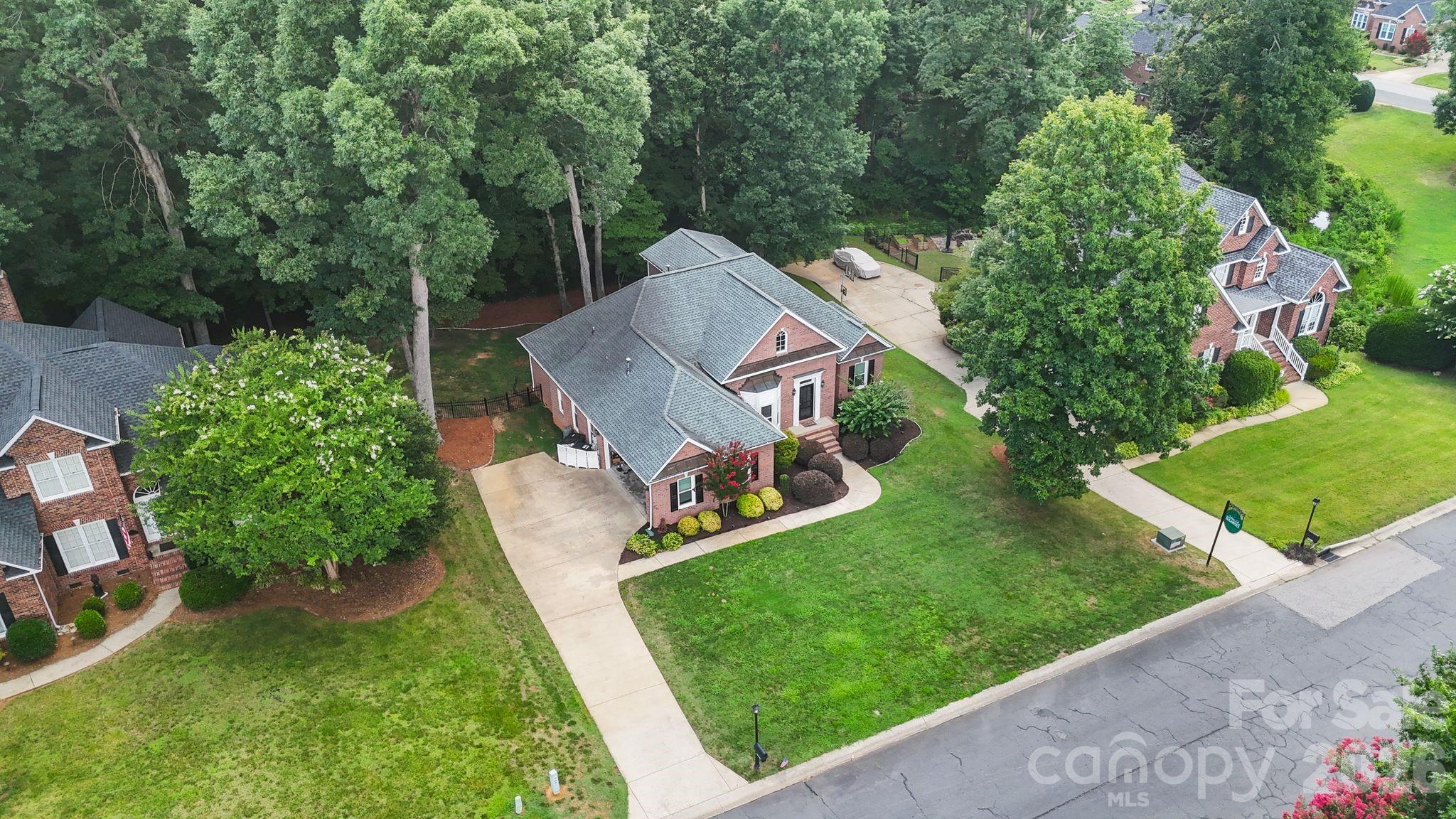 4437 Shannamara Drive Property Photo 1