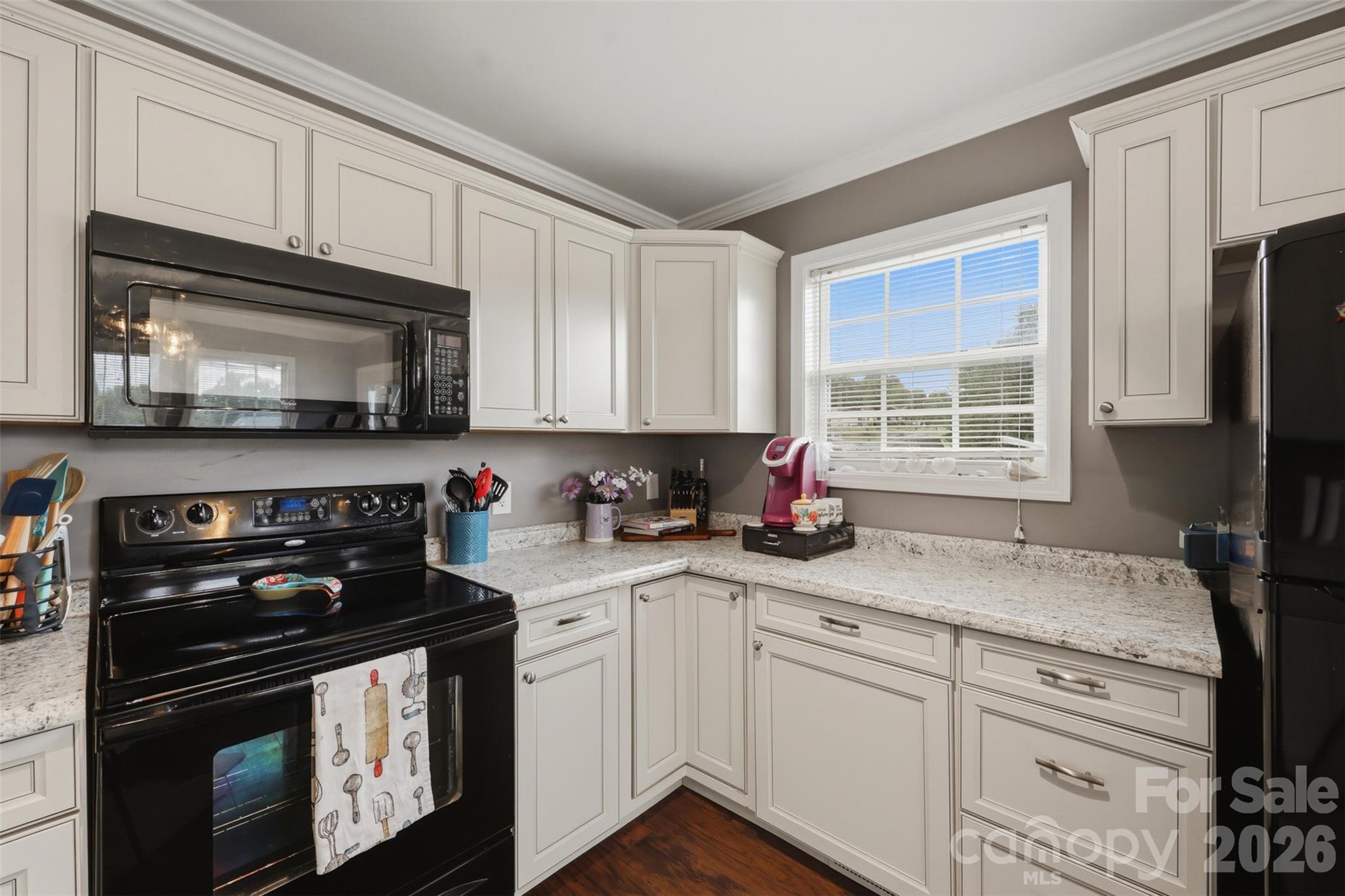 398 Green Meadows Drive Property Photo 9