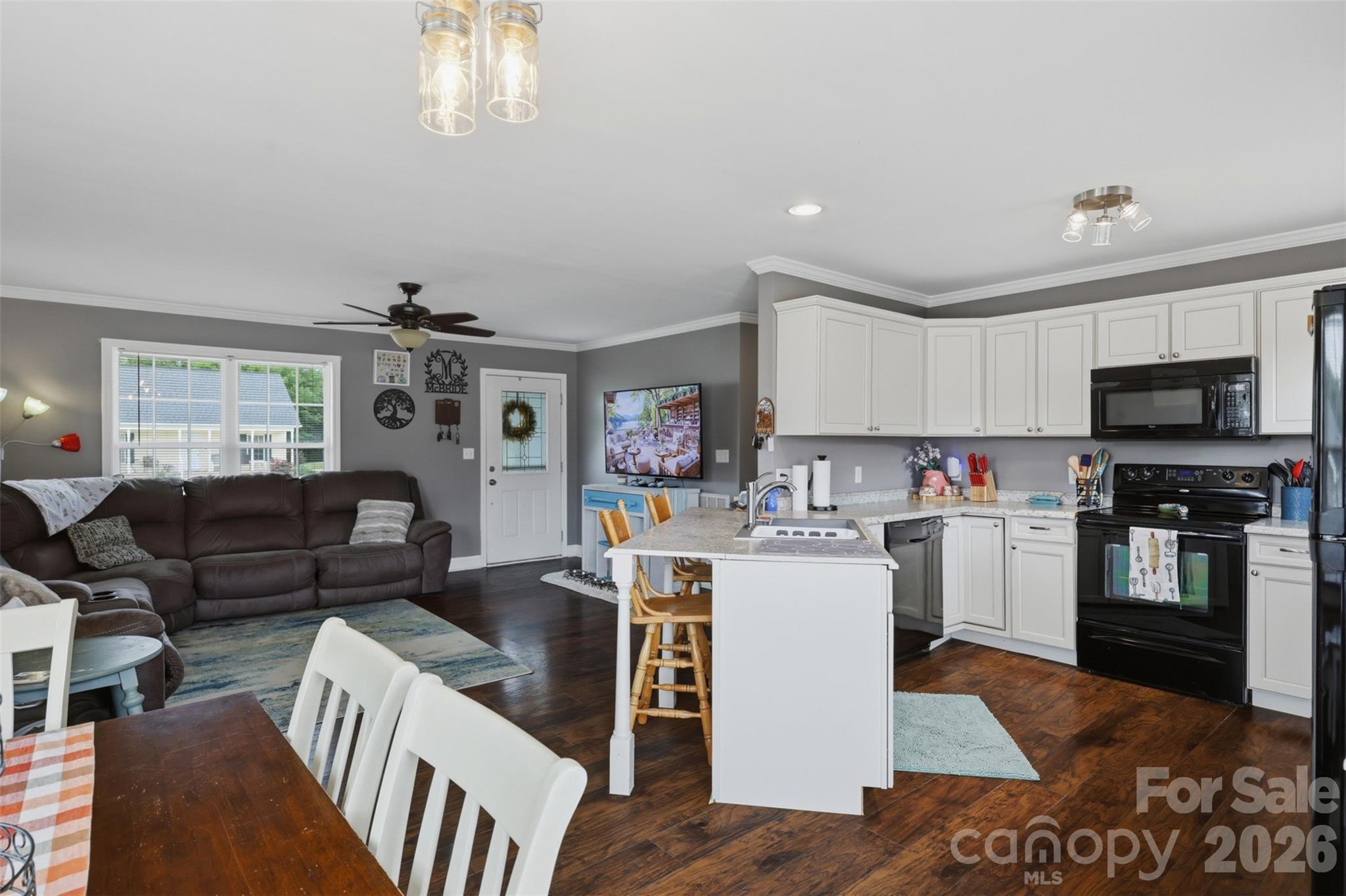 398 Green Meadows Drive Property Photo 10