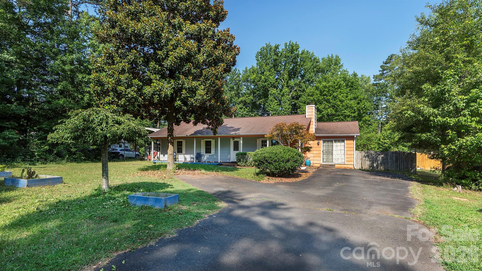 2521 Kempsar Lane Property Photo 3