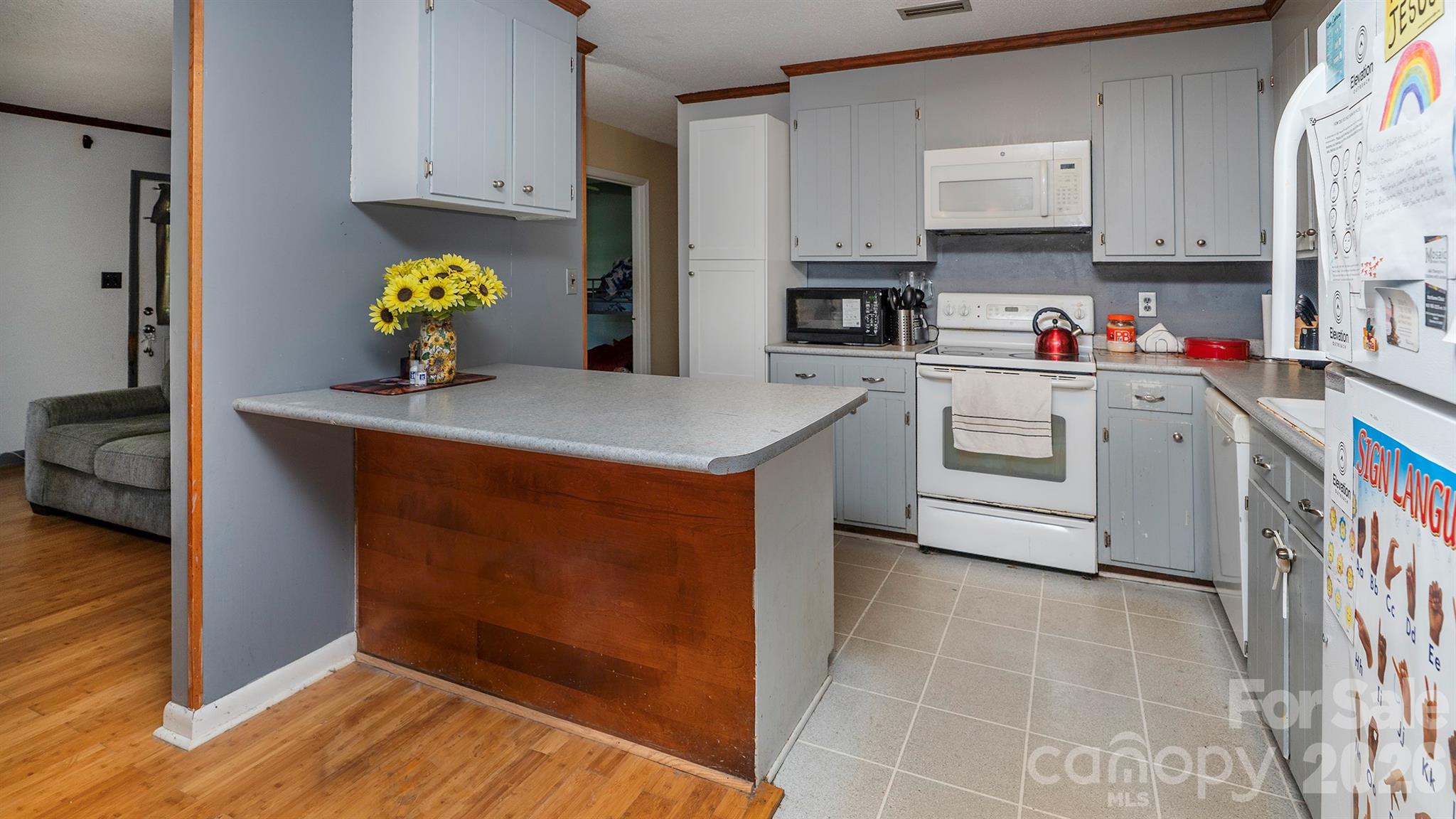2521 Kempsar Lane Property Photo 8