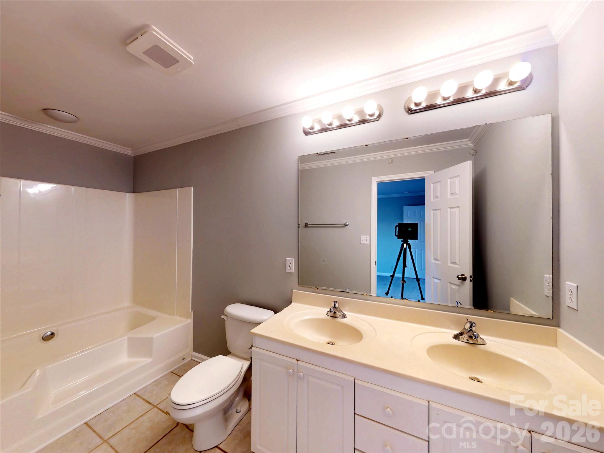 4326 Laurel Hill Lane Property Photo 9