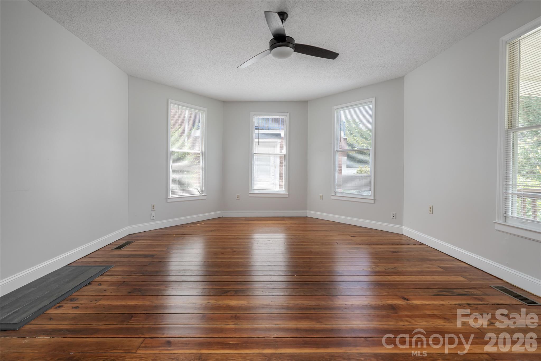 30 Bartlett Street Property Photo 16