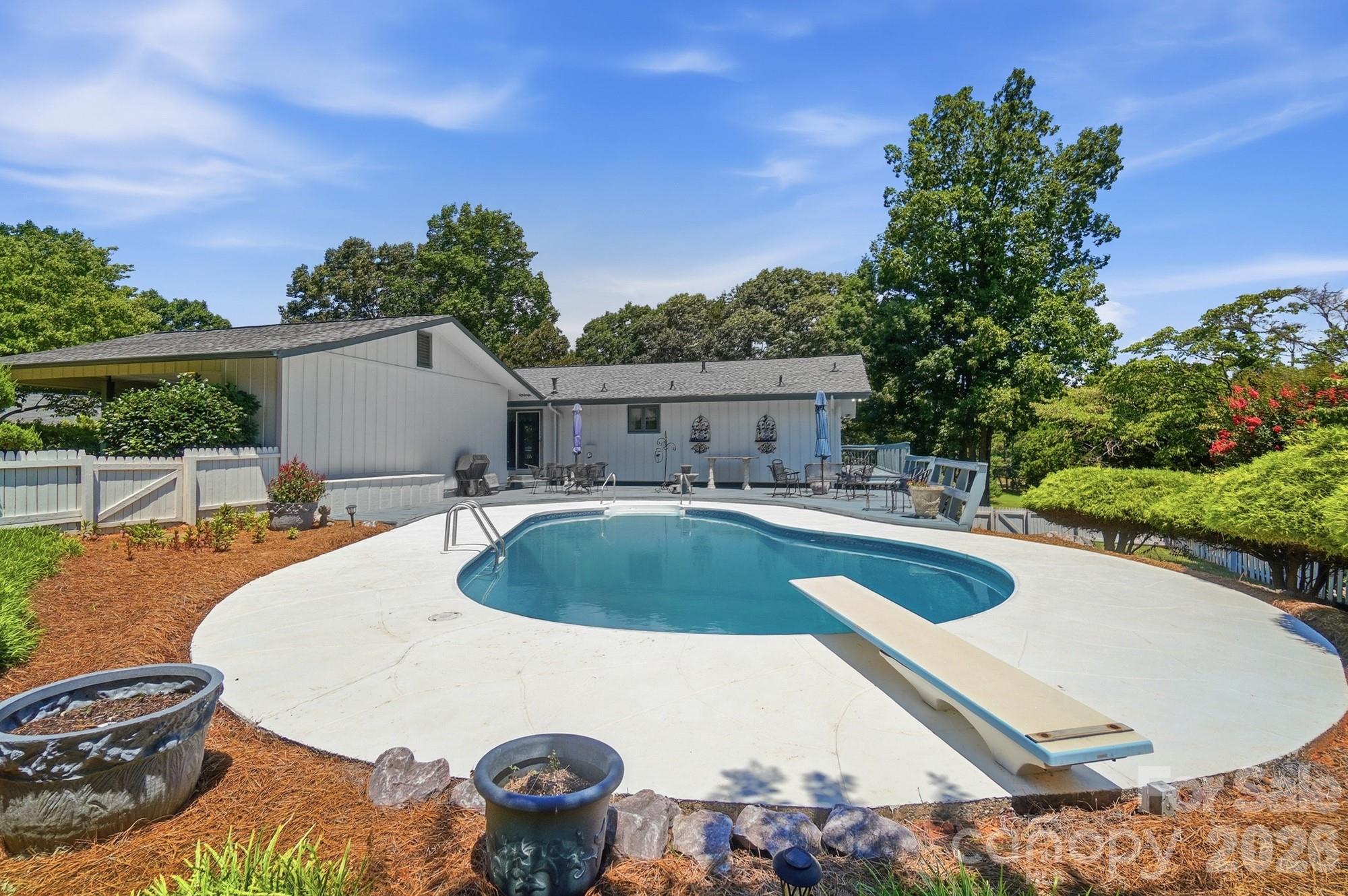 1507 Heatherloch Drive Property Photo 8